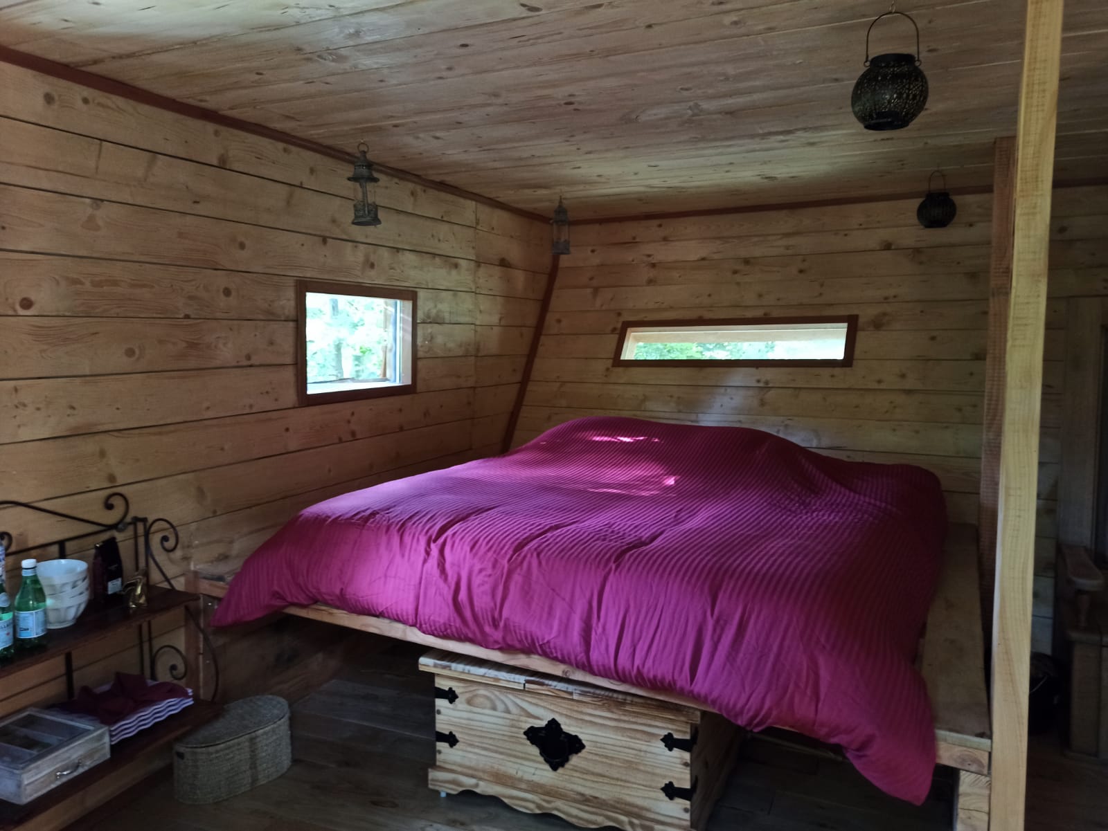 Cabane perchée chez Yahmz : une expérience unique dans les arbres à Bransles — cuisine