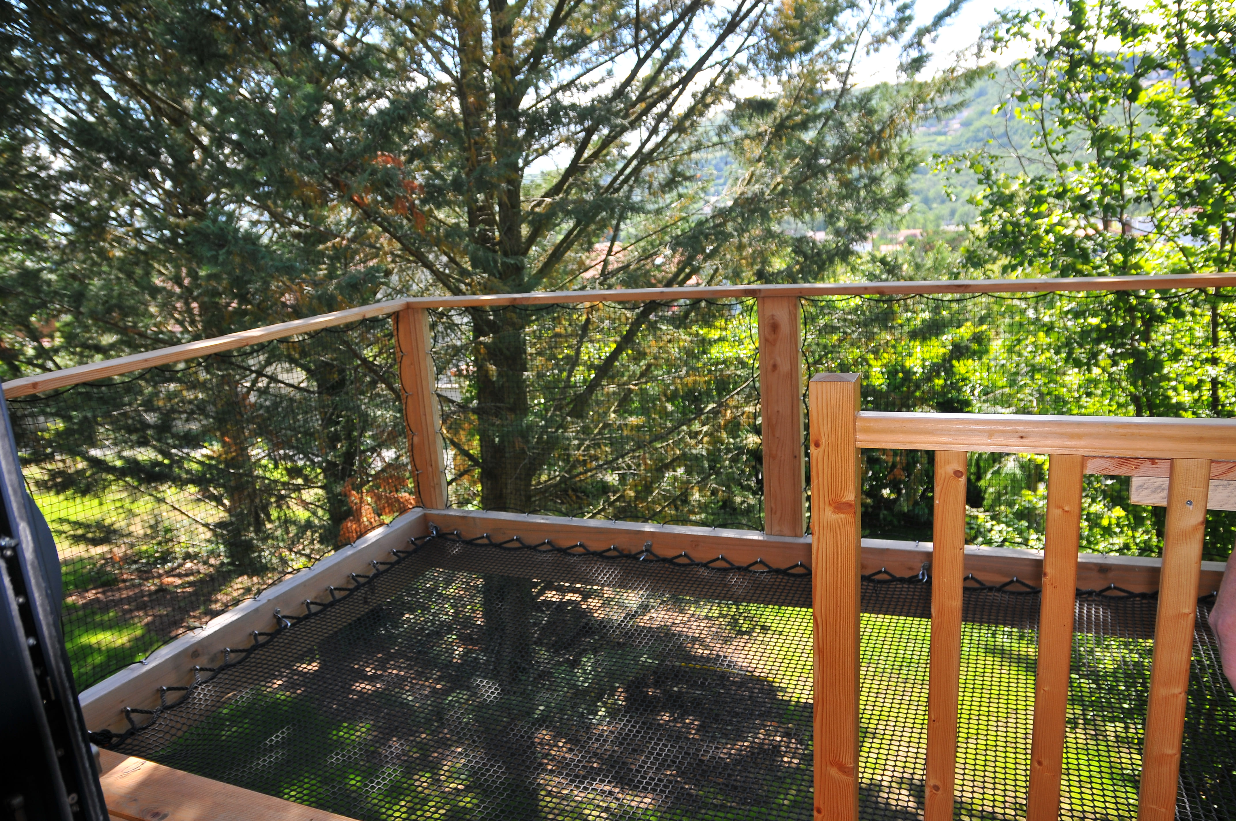 Évasion en cabane sur pilotis avec spa en Auvergne à Vic-Le-Comte — chambre
