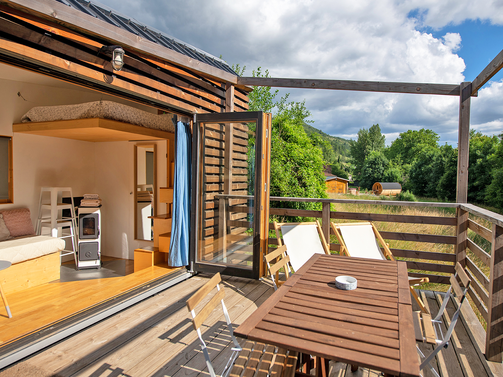 Tiny house Cascade — Évasion avec spa à 2 pas de la rivière dans le Gard à Alès — vue intérieure