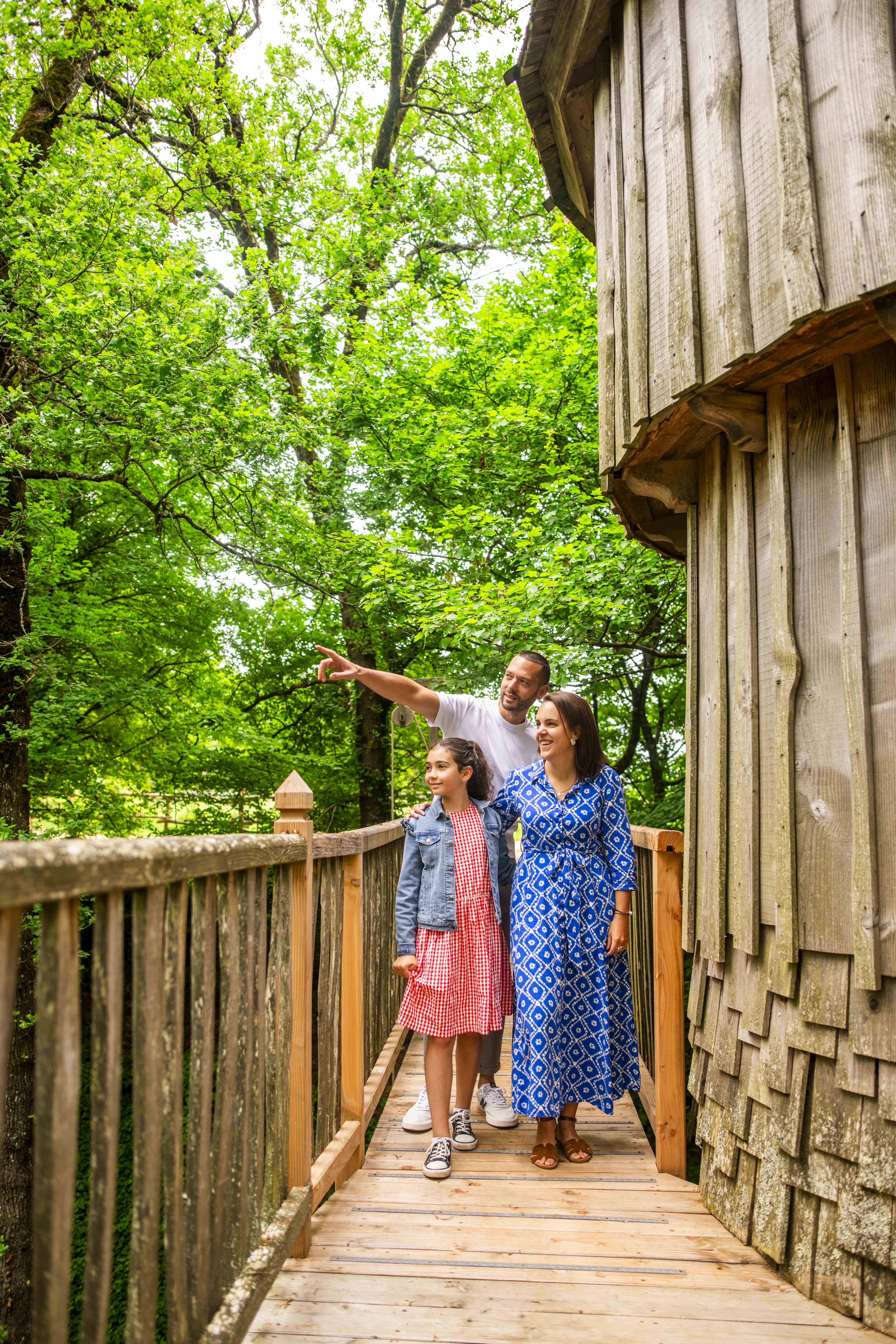 Cabane Château Milandes & Spa : une expérience suspendue en Aquitaine à Beaumontois En Perigord — vue depuis la terrasse