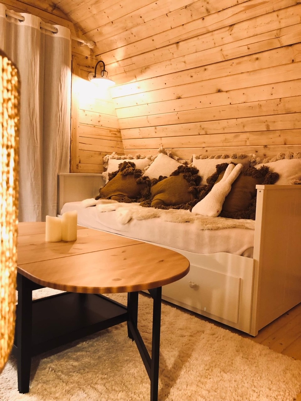La P’tite Berta — Cabane avec spa à Yonne à Villeneuve-Saint-Salves — chambre