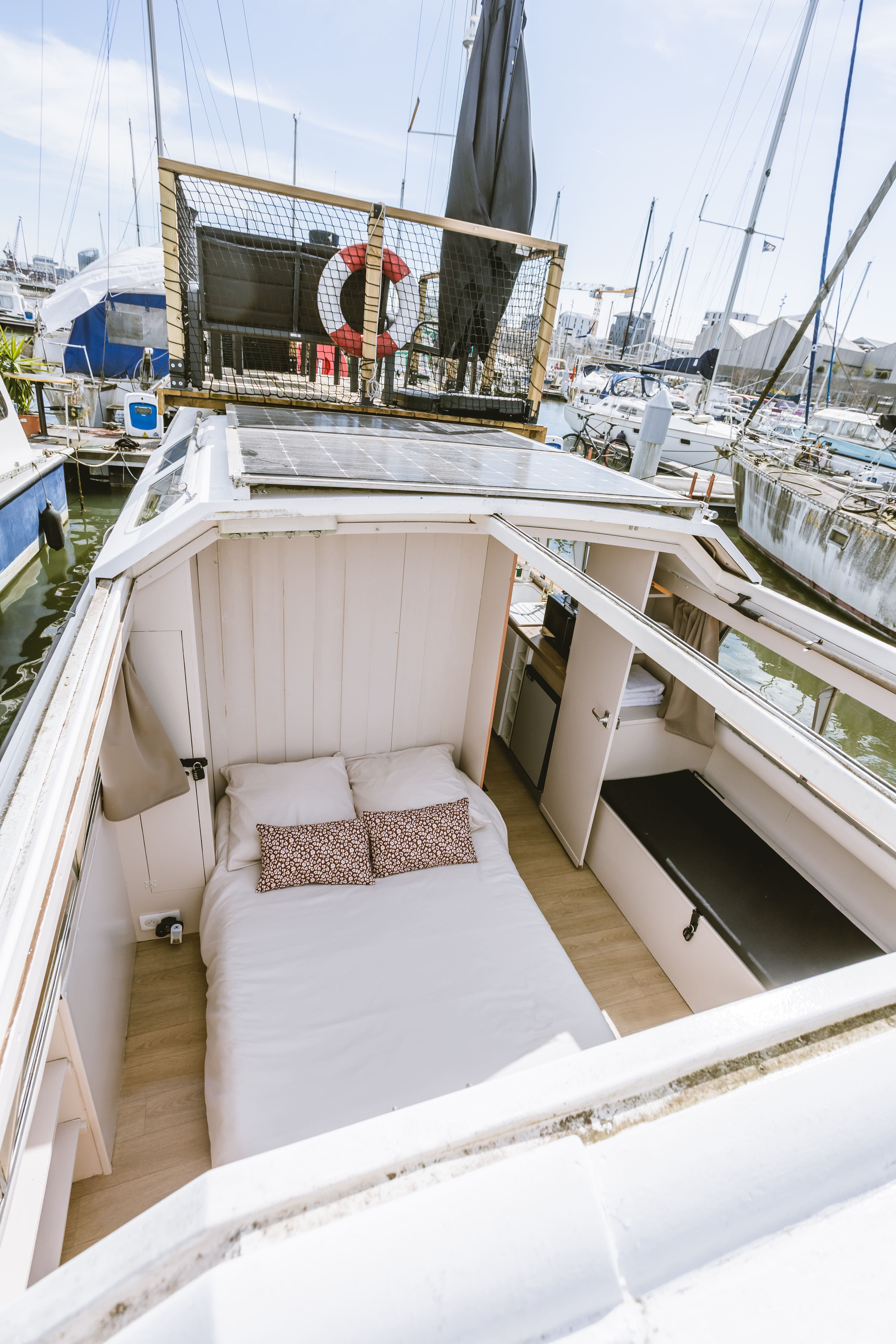 Nightboat — Péniche avec vue panoramique à Bordeaux (Dordogne) à Bordeaux — salle de bain