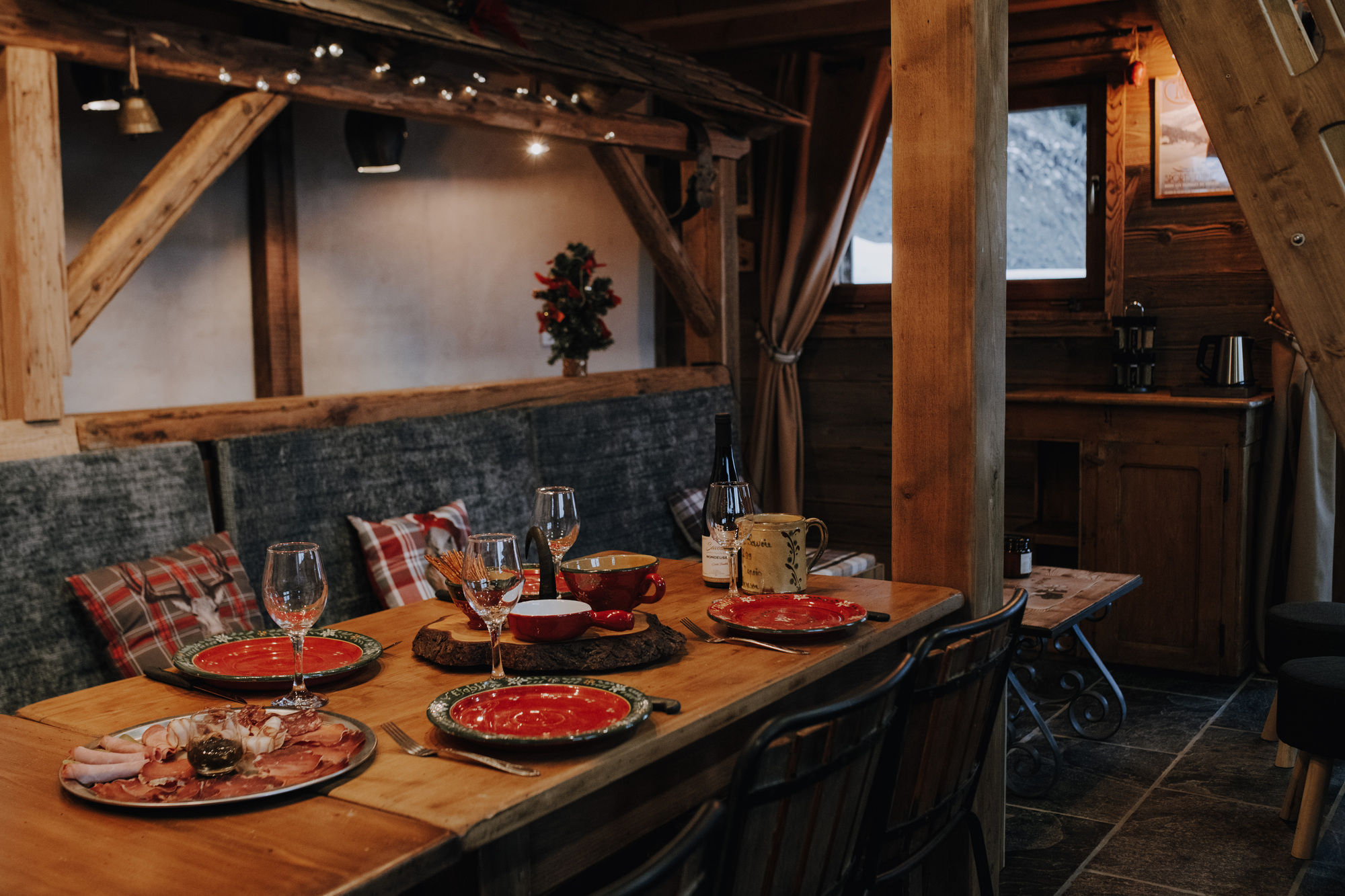 Chalet Rustika — Séjour avec spa à Haute-Savoie à Annecy — vue depuis la terrasse