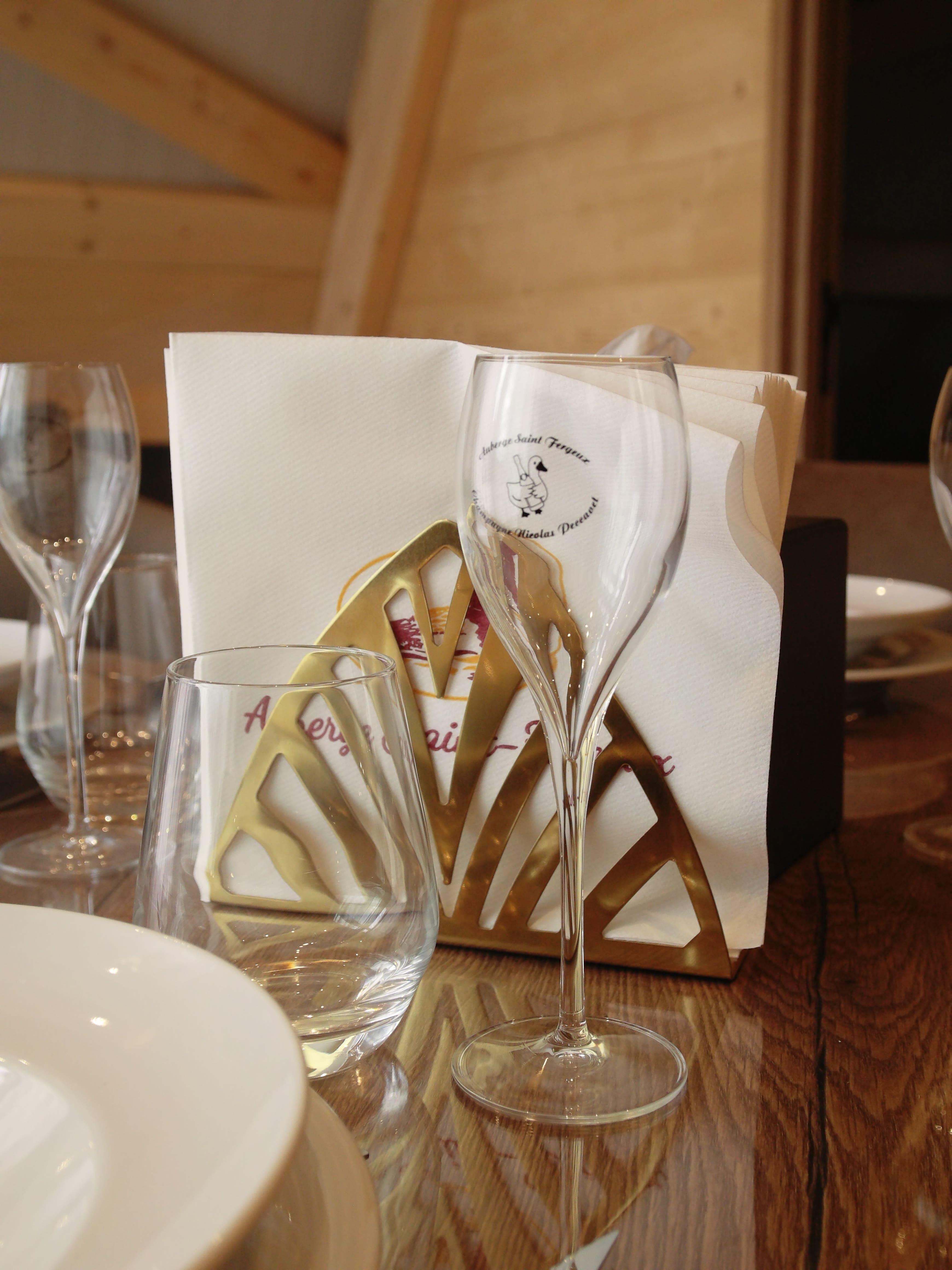 Le Tipi Jacky : un chalet enchanteur en Champagne-Ardenne à Blancs Coteaux — détail architectural