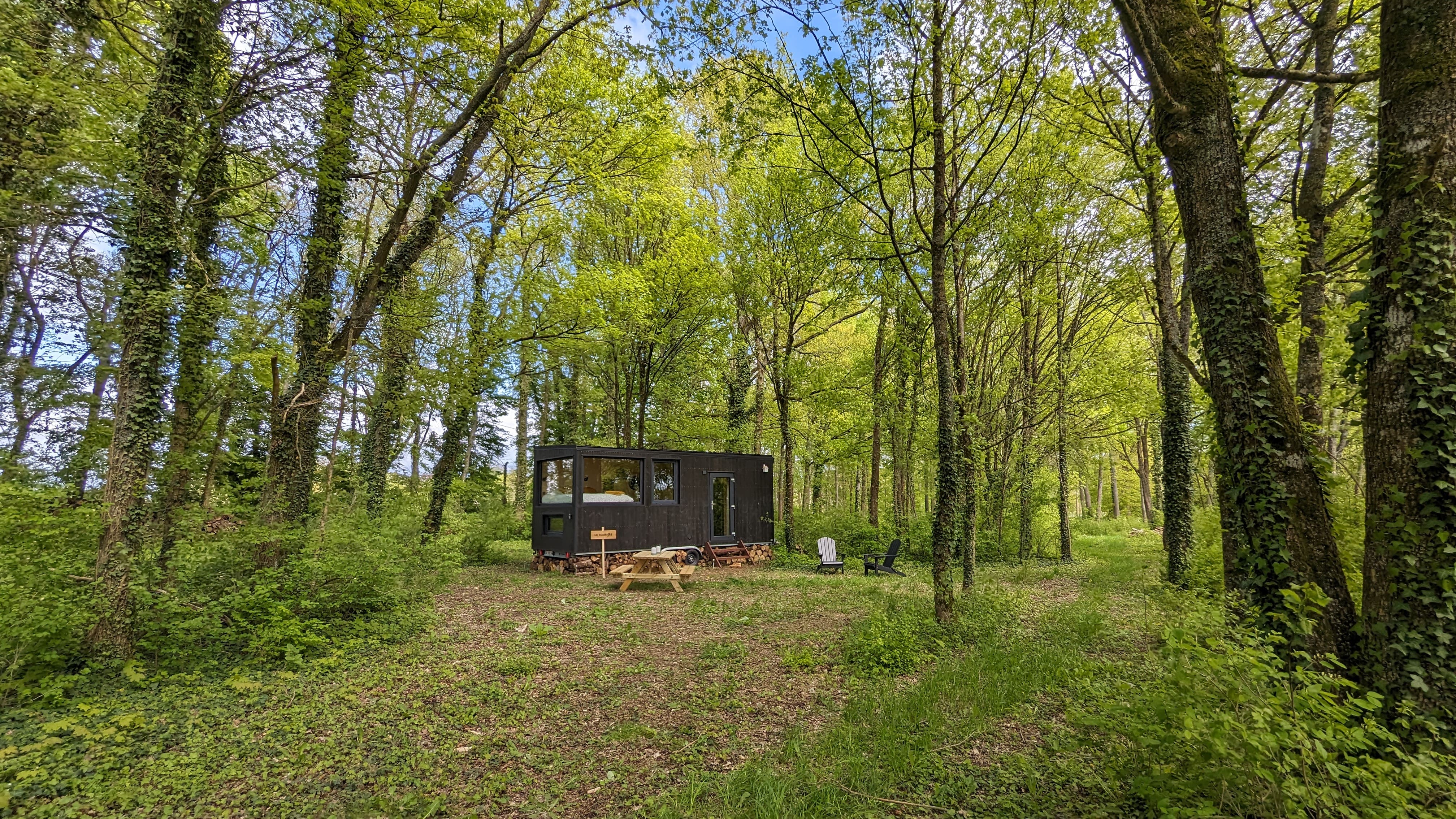 Tiny House La Clairière : une évasion moderne en pleine nature