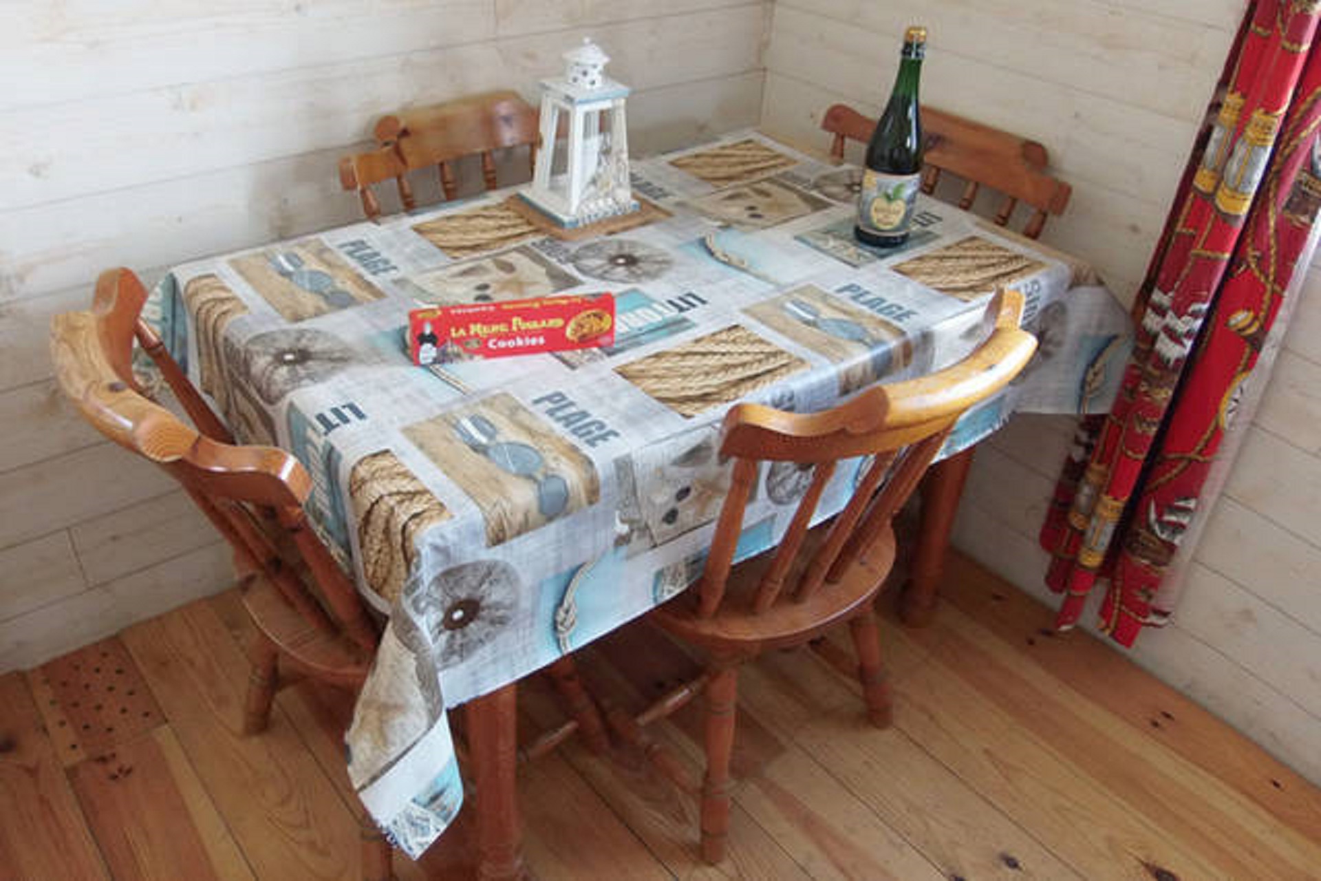 Cabane douanier en baie du Mont Saint Michel : une escapade en Basse-Normandie à Courtils — détail architectural