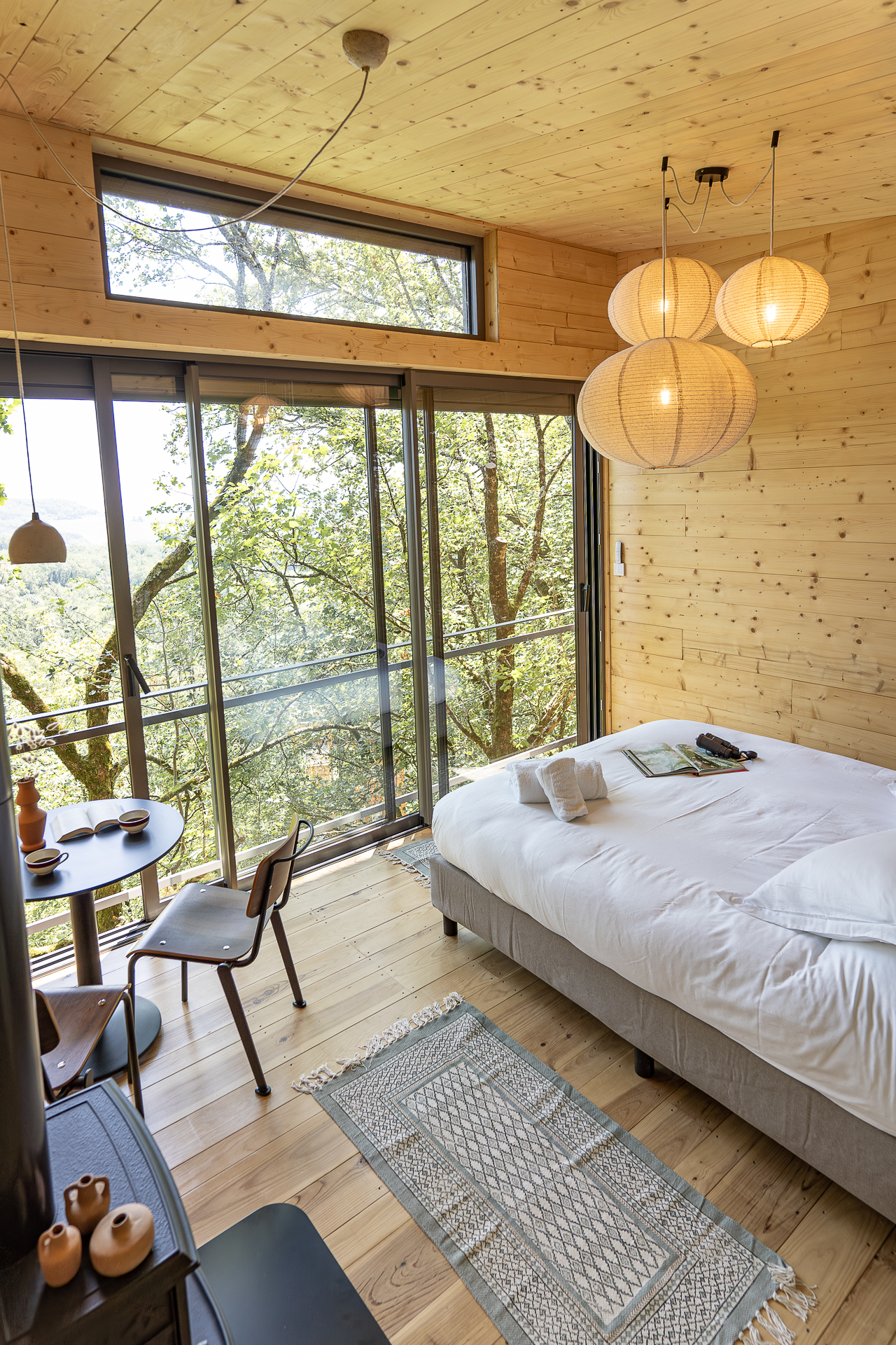 La Cabane le Carrelet 1 — Cabane dans les arbres avec Spa à Lot-et-Garonne à Lafitte-sur-Lot — vue intérieure