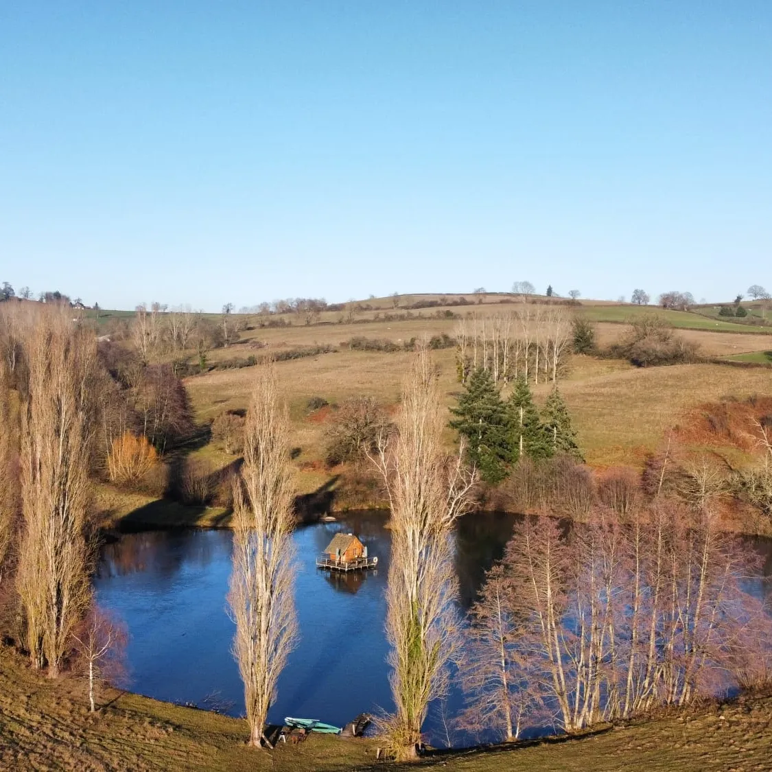 Cabane du Bout du Monde : une évasion sur l'eau en Bourgogne à Saint-Didier-Sur-Arroux — détail architectural