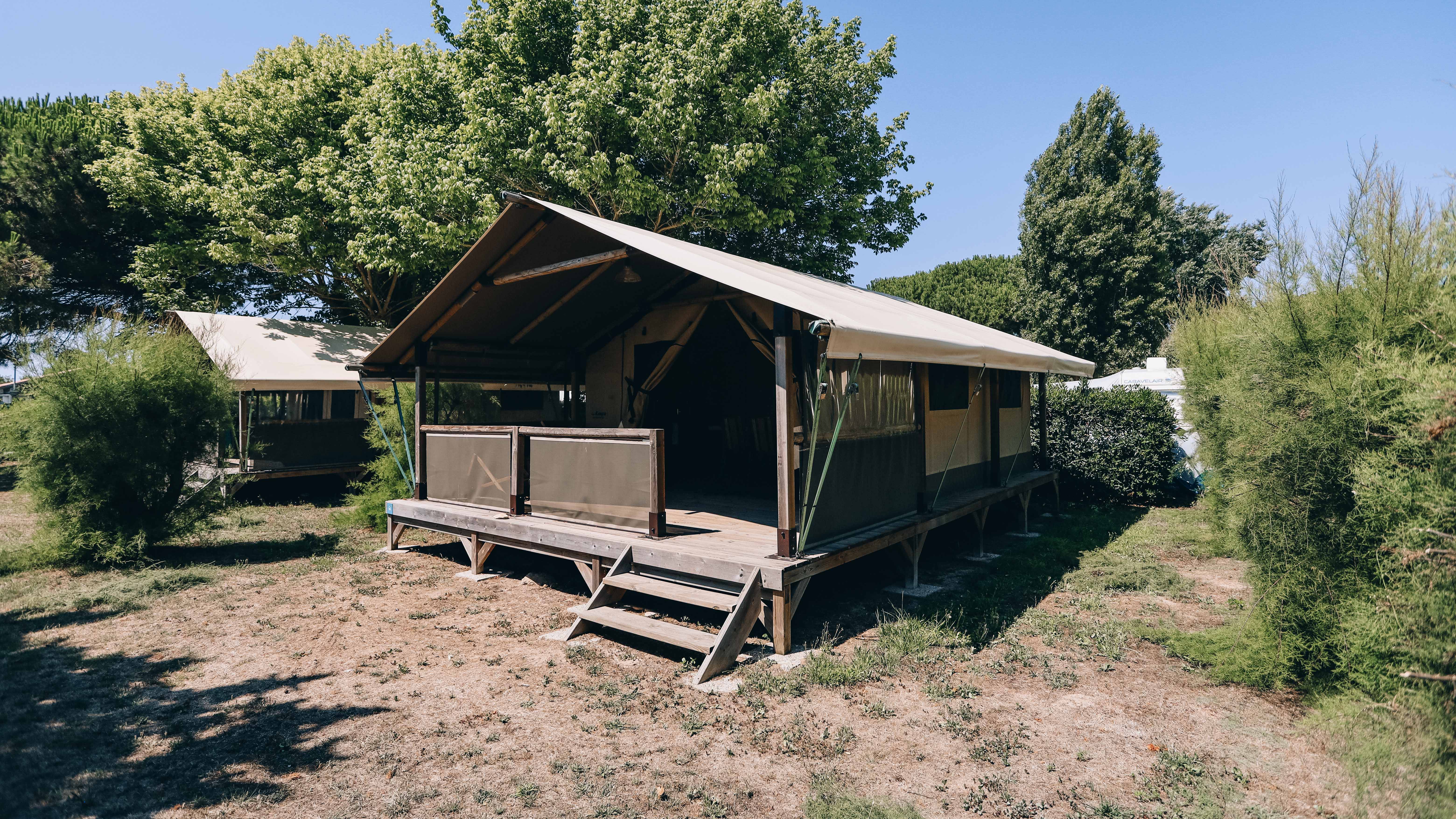 Vivez l'expérience unique d'un Bungalodge en Poitou-Charentes à Les Portes-En-Ré — chambre
