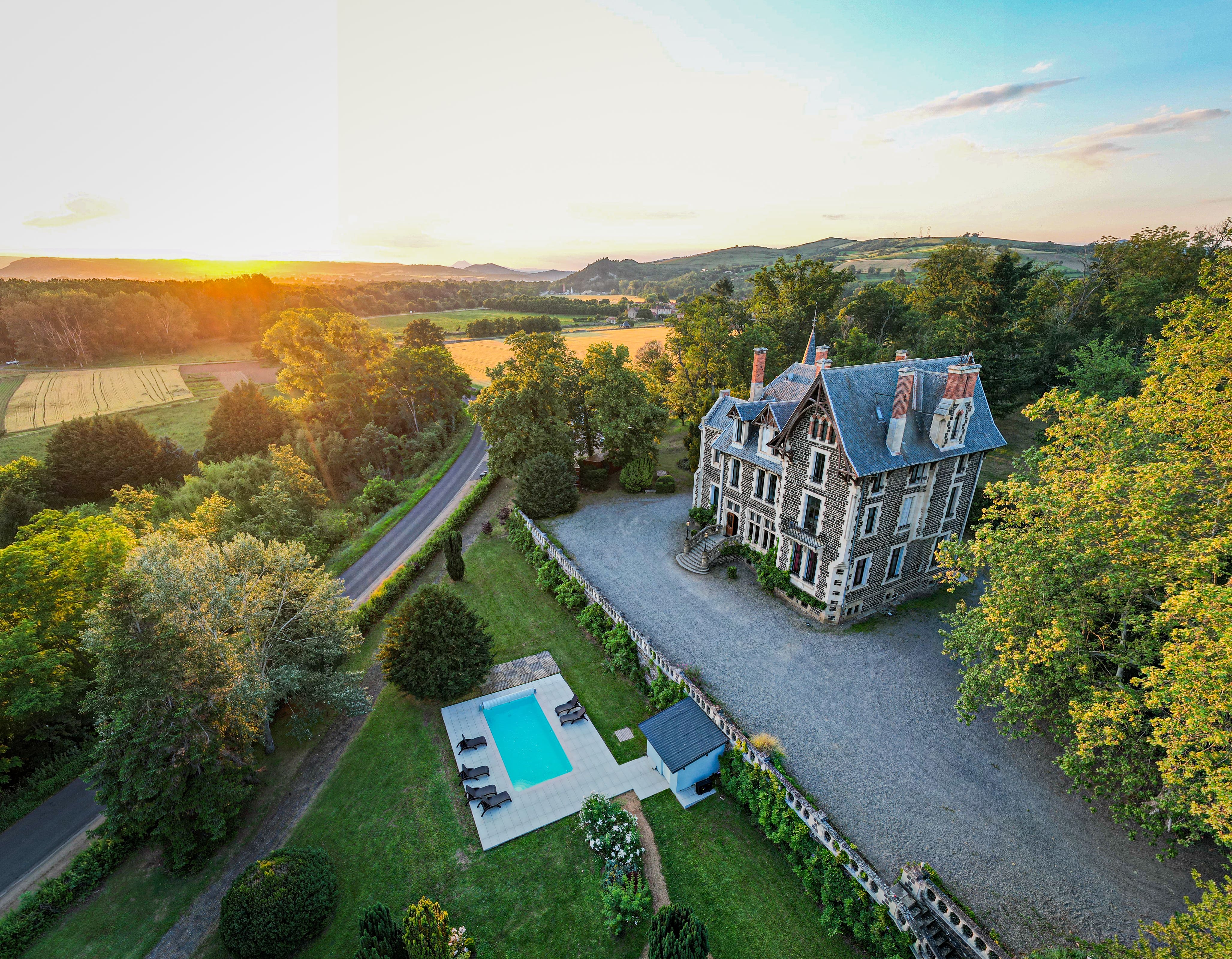 Chambre "Rêve de Panda roux" — Hébergement avec spa à Puy-de-Dôme à Orcines — vue depuis la terrasse