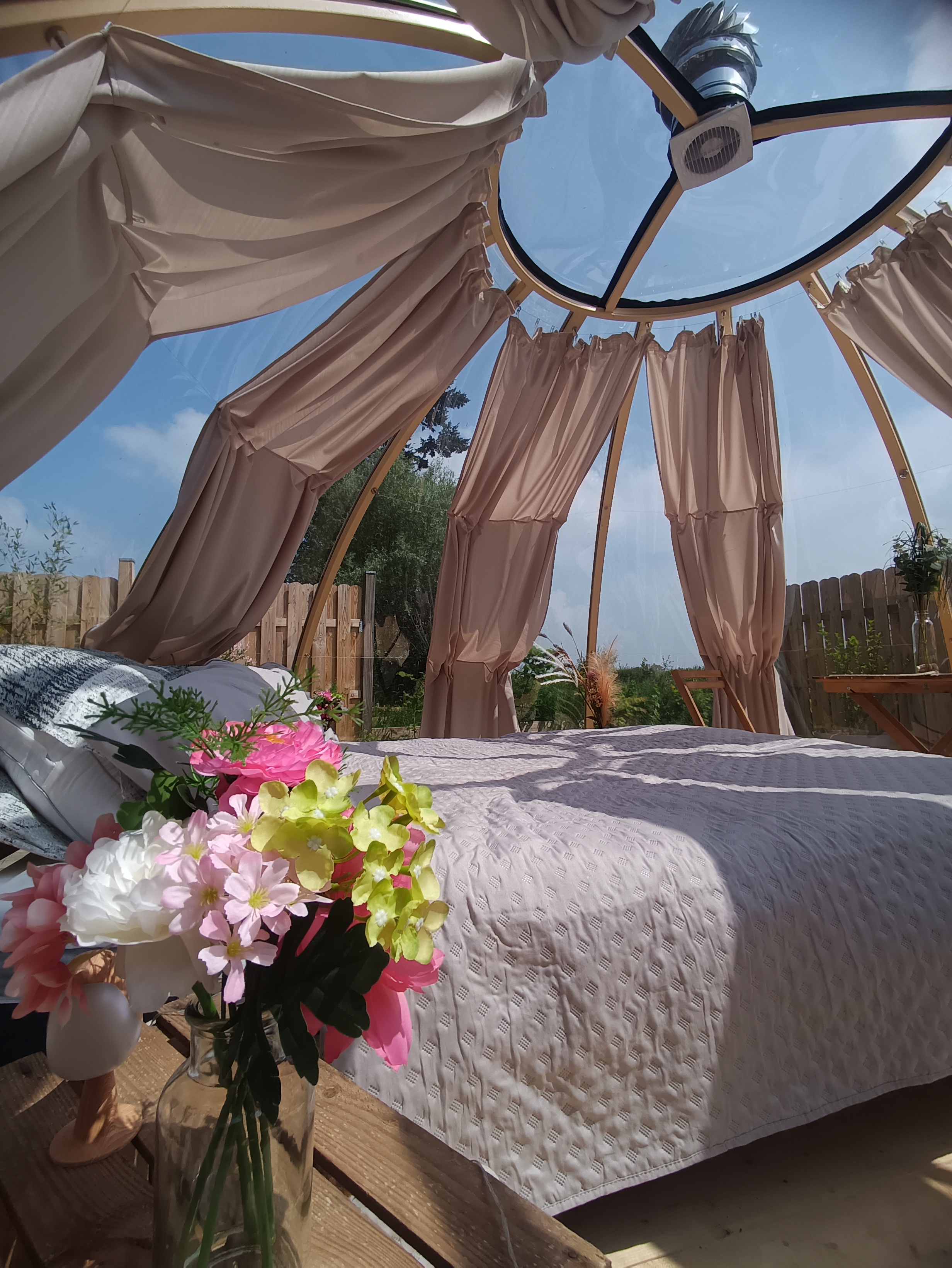 O'fun'enbulle : un dôme enchanteur avec spa en pleine nature à Mazinghien — vue intérieure