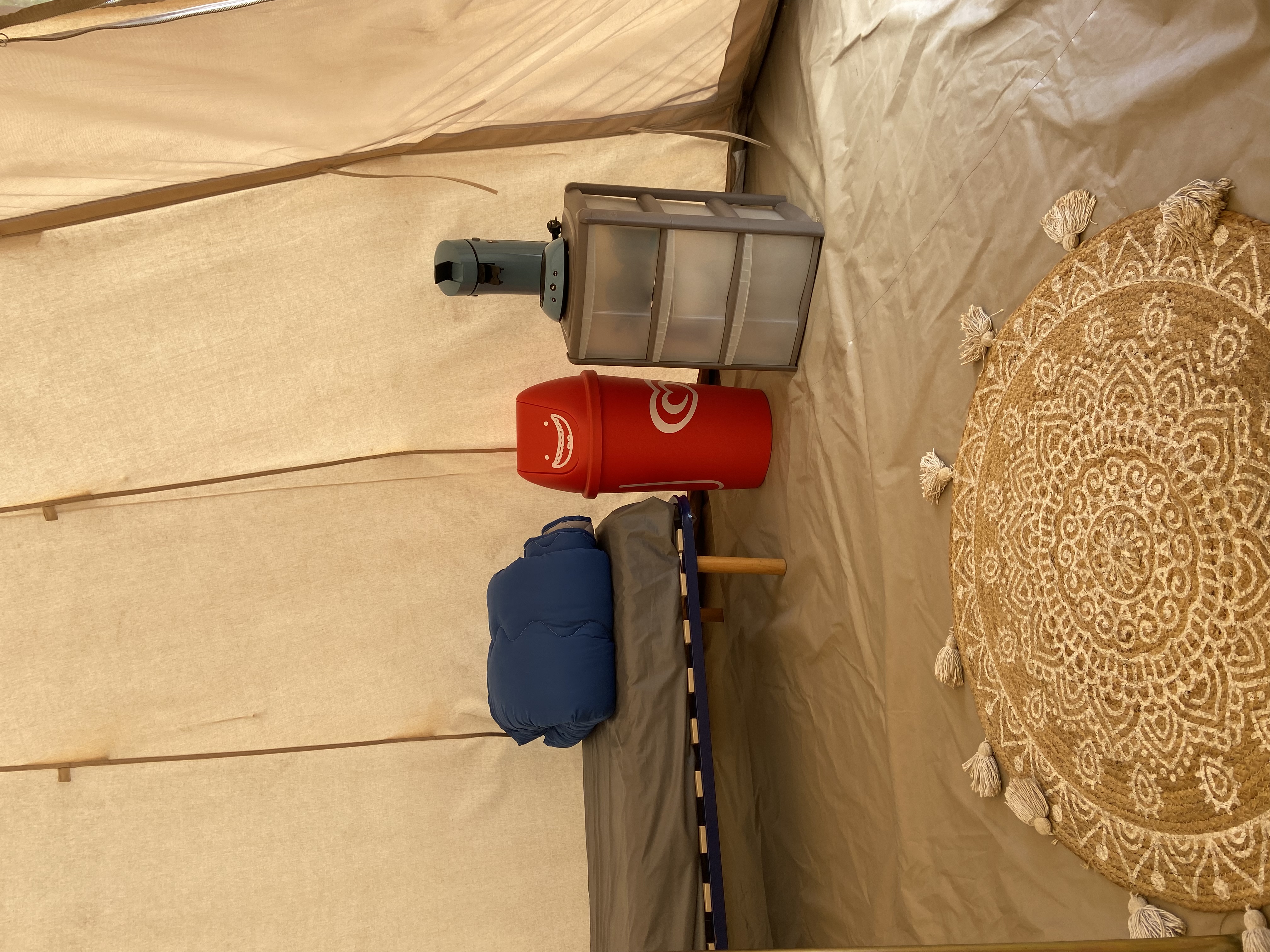 Tente insolite tipi 2/4p — Séjour authentique au Camping Paradis en Hérault à Montpellier — vue intérieure