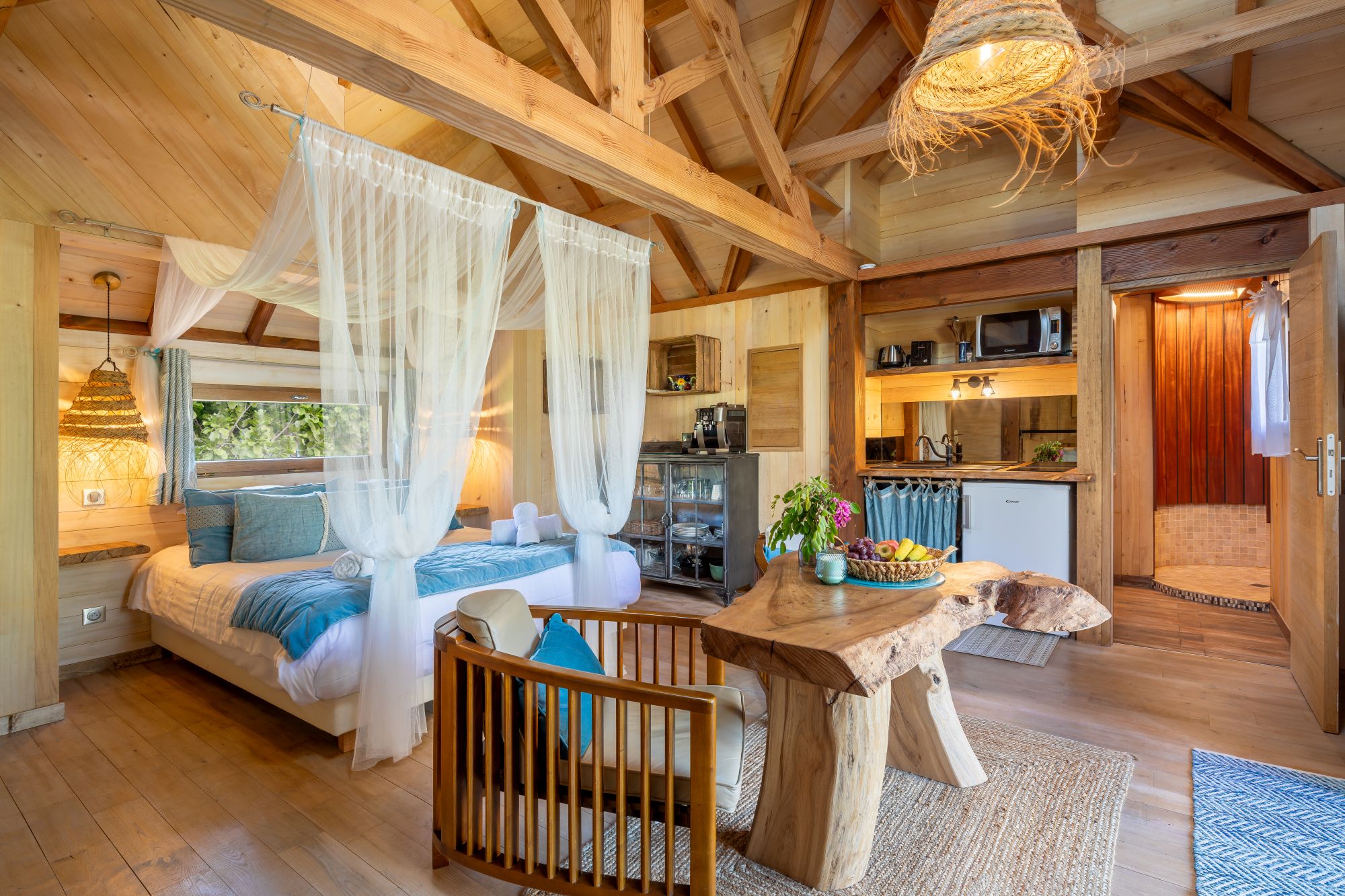 Cabane Spa Béquia : une expérience unique sur pilotis en Aquitaine à Carsac-Aillac — cuisine