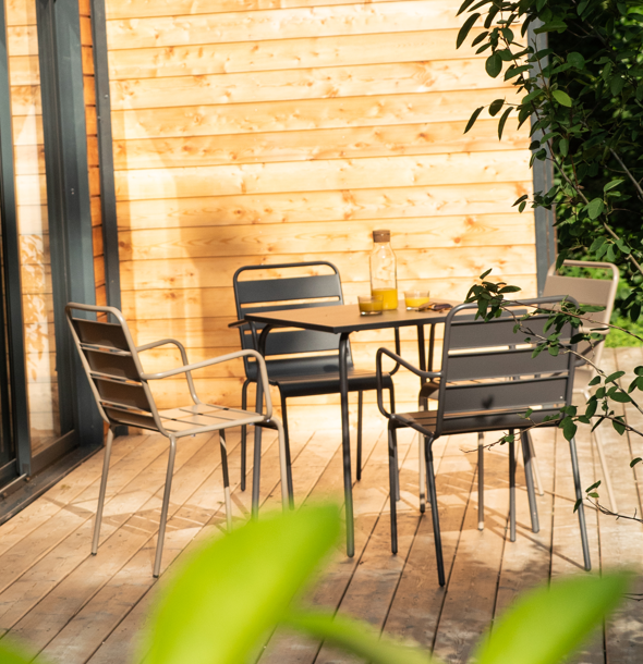 Le repère nature SPA — Ecolodge avec bain nordique à Seine-et-Marne à Serris — détail architectural
