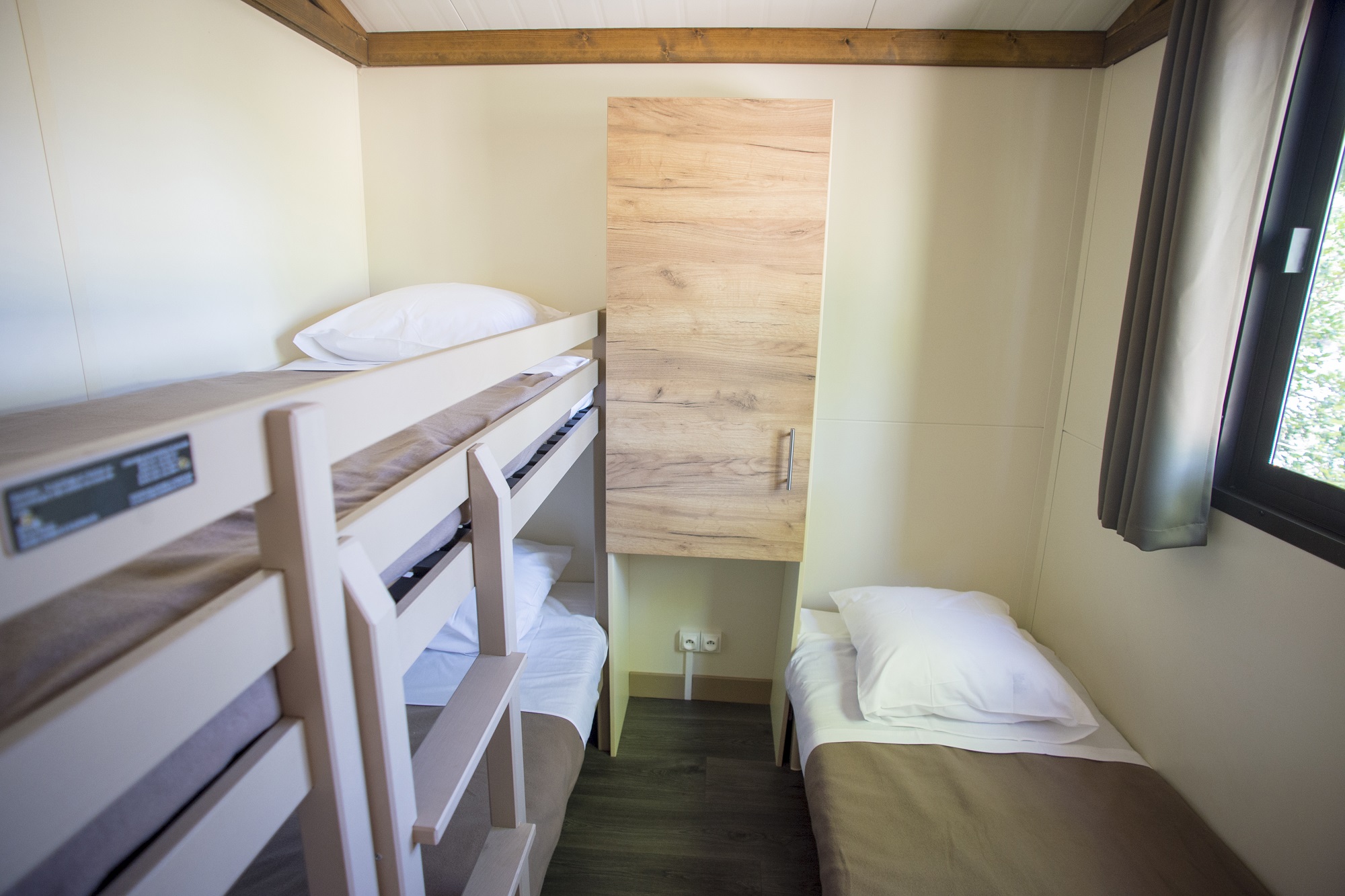 Chalet Evasion : un refuge romantique au cœur des Landes à Saint Michel Escalus — chambre