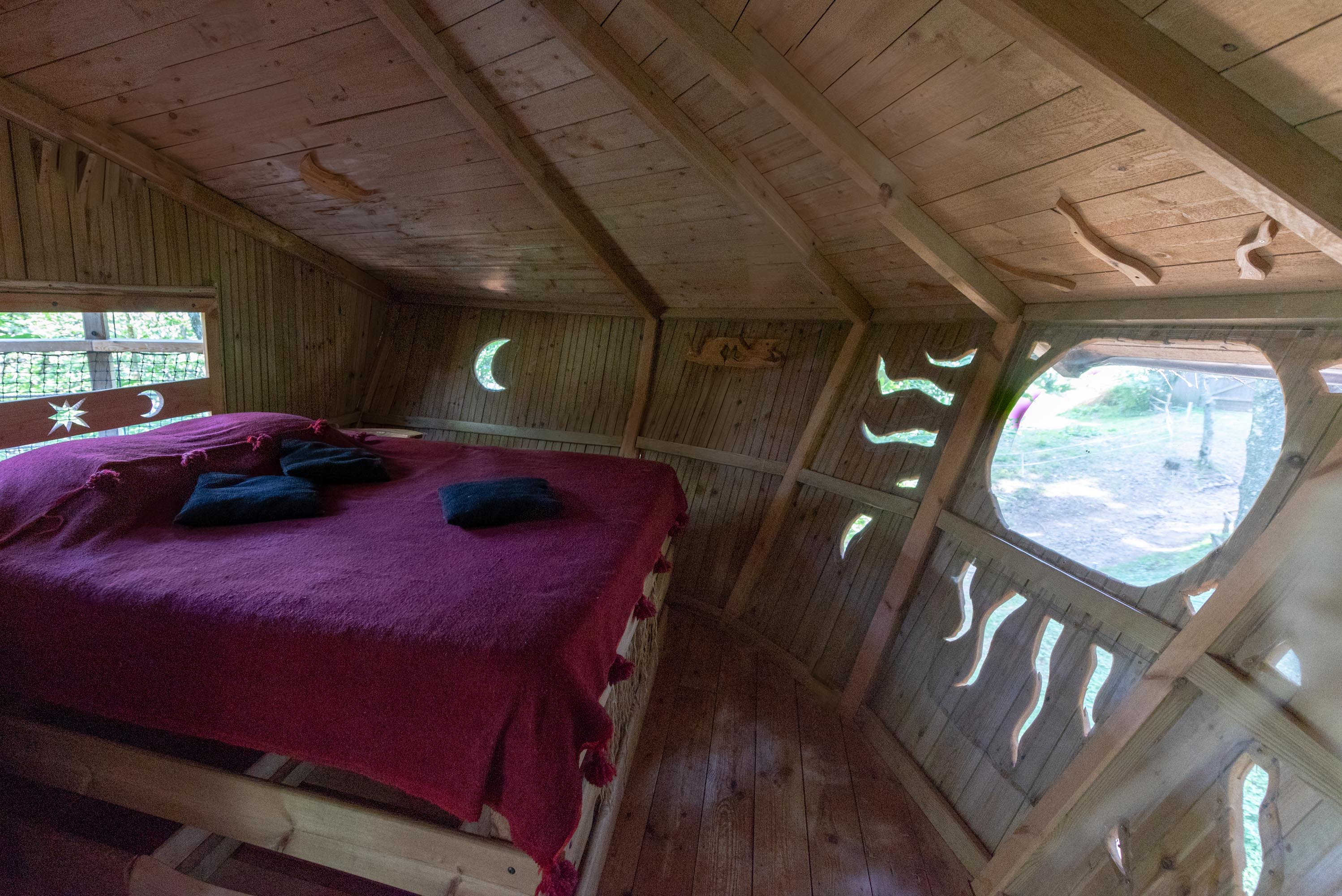 Cabane Hibou : une expérience suspendue dans les arbres à Saint-Julien-Labrousse — cuisine
