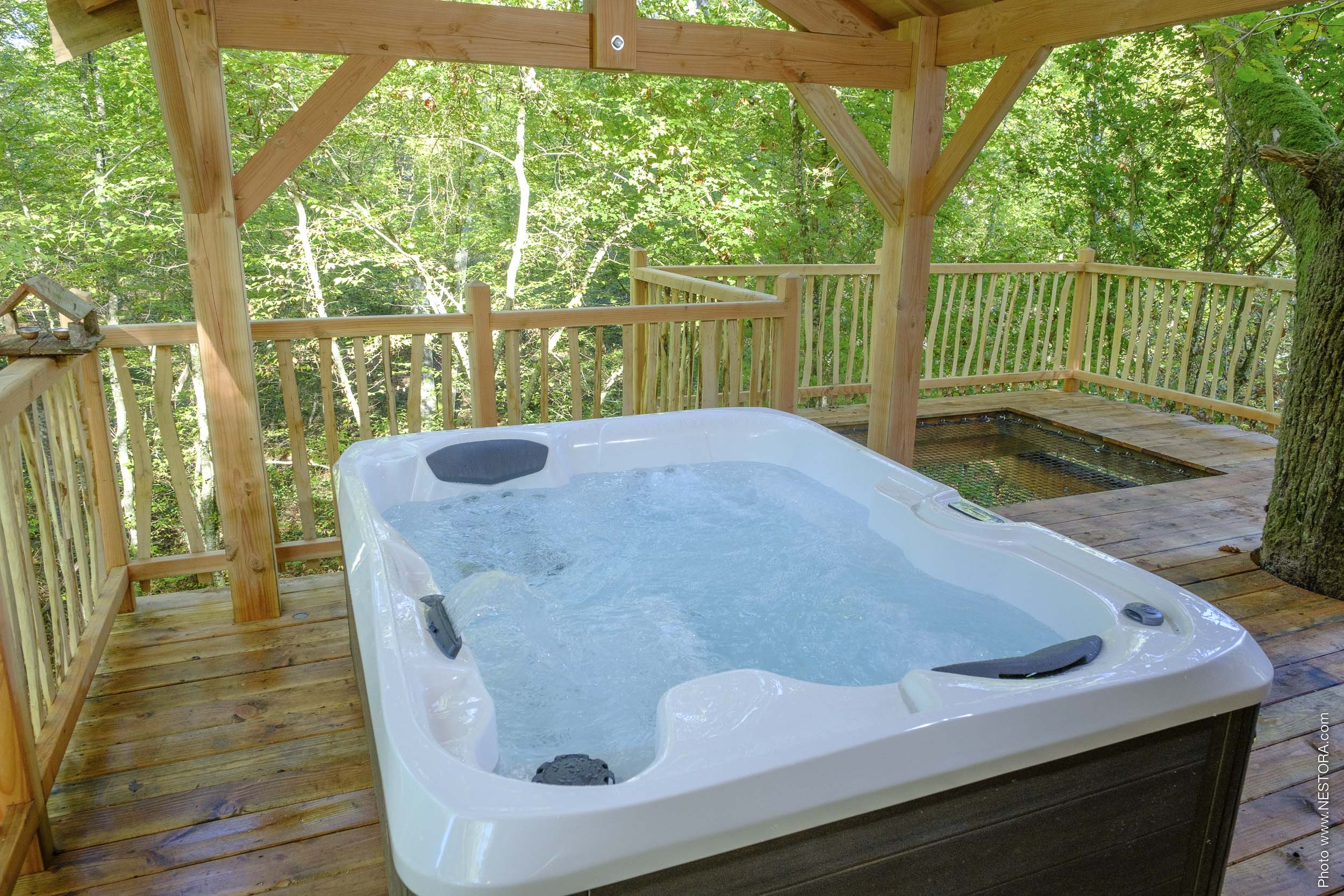 La Cabane du Grand Chêne & Spa : une évasion dans les arbres à La Bussière — vue intérieure