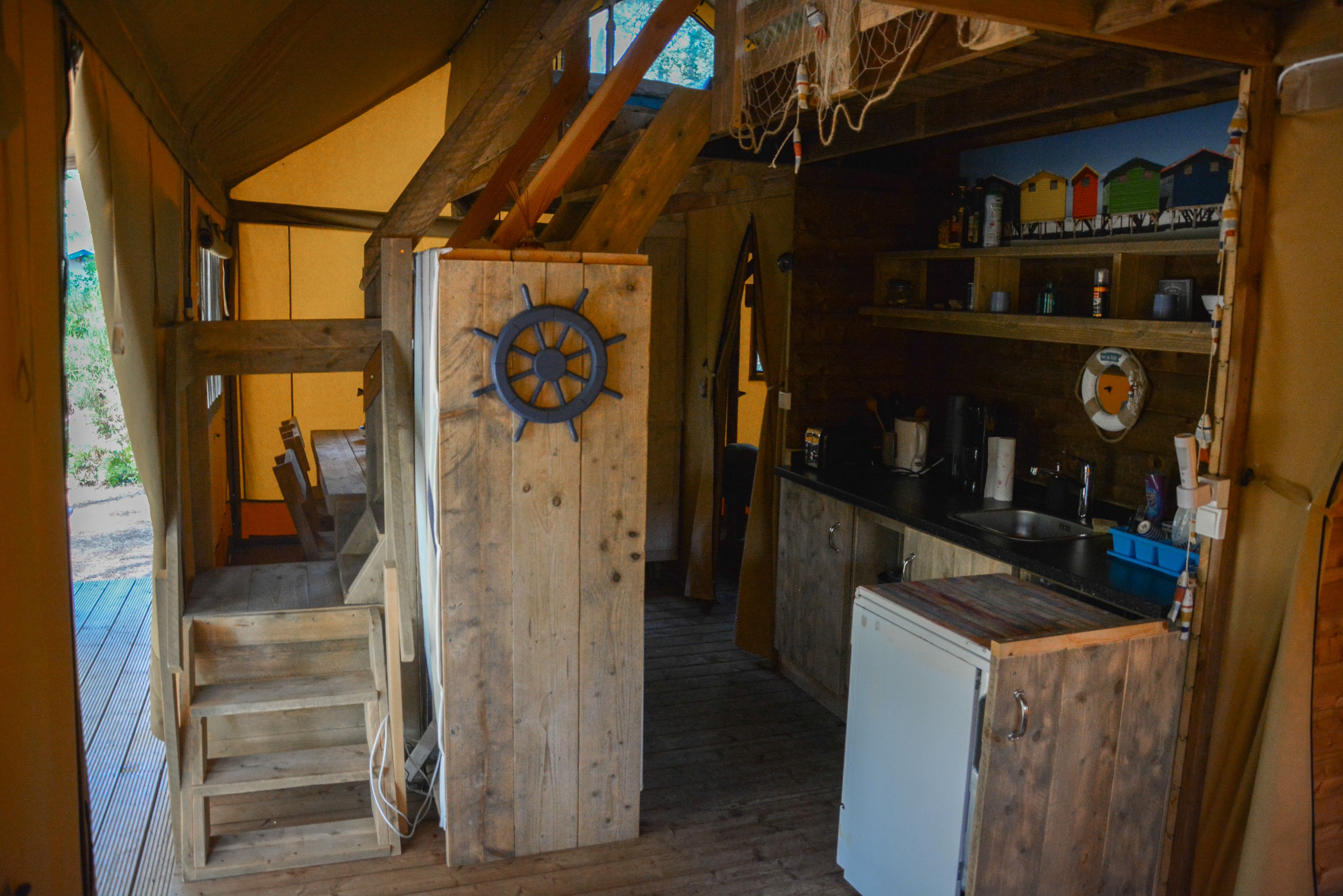 Le Grand Lodge — Tente lodge avec spa à Biscarrosse (Landes) à Biscarrosse — cuisine