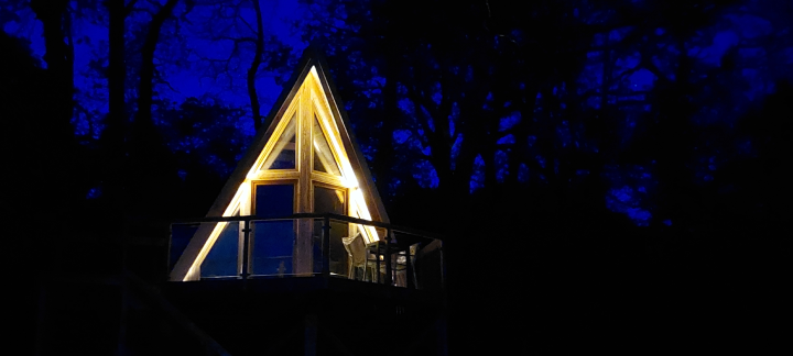 Cabane perchée BLOOMA — Détente avec Spa à Sarrant (Gers) à Sarrant — chambre