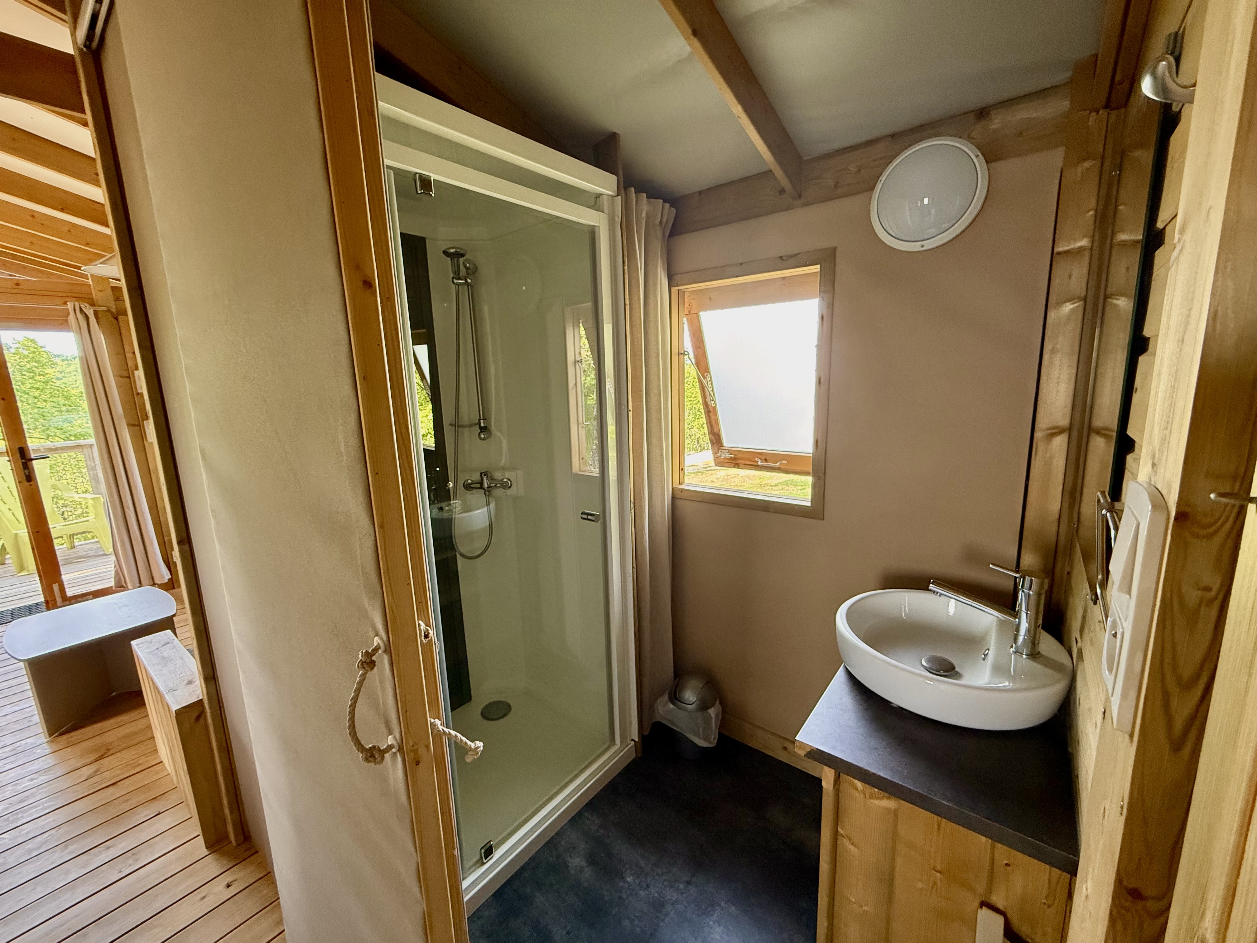 Lodge Africa — Séjour nature avec spa à Lot à Saint-Cirgues — vue depuis la terrasse
