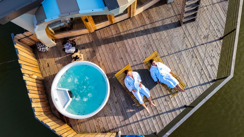 Cabane Spa les Flots — Cabane sur l'eau avec spa à Ain à Meillonnas — vue intérieure