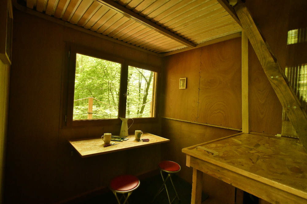 La Cabane Refuge : une évasion dans les arbres en Franche-Comté à Mont Sous Vaudrey — salle de bain