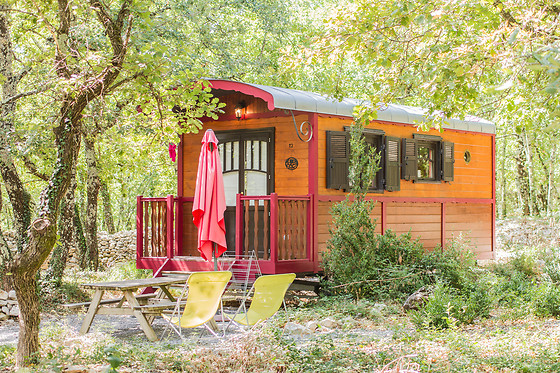 Roulotte gîte deluxe avec spa en option : une escapade sensorielle en Rhône-Alpes — Roulotte à Vogüé