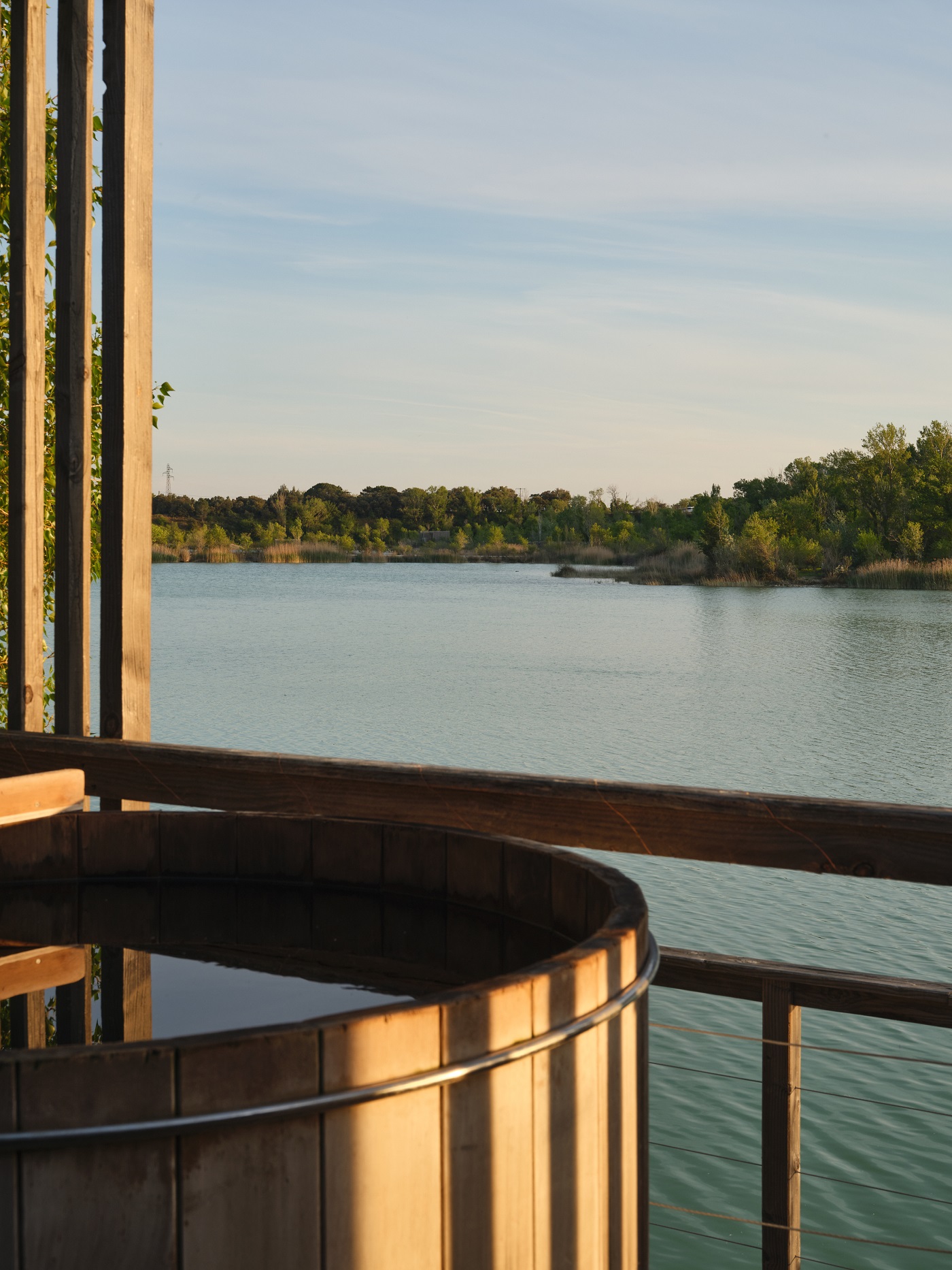 Cabane Spa Parenthèse : une évasion sur l'eau en Provence à Sorgues — espace de vie