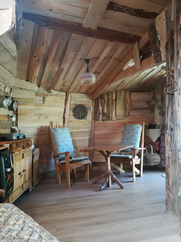 La Tanière de l'Escargot : une cabane végétalisée en pleine nature à Fermanville — salle de bain