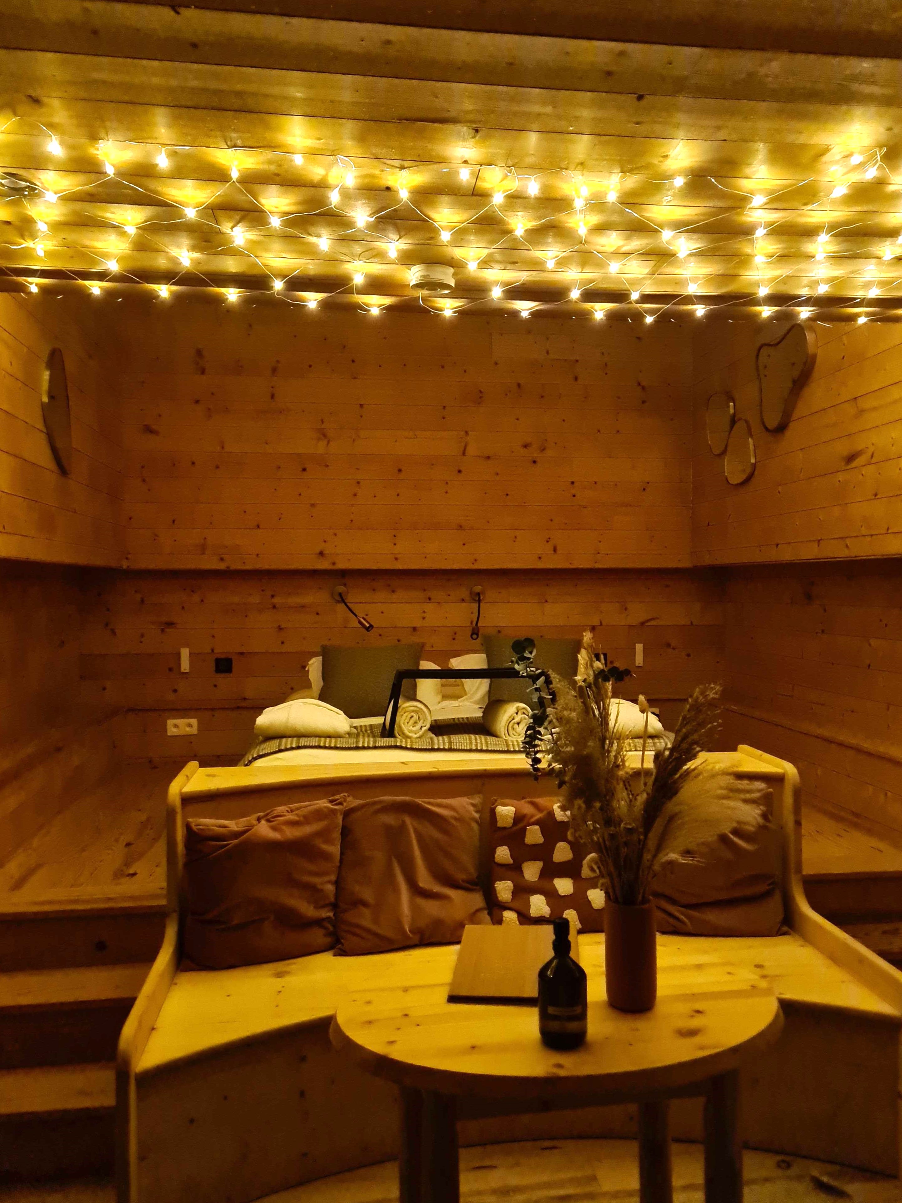 Cabane Spa Cosmos : une évasion végétalisée en Provence à Sorgues — vue depuis la terrasse