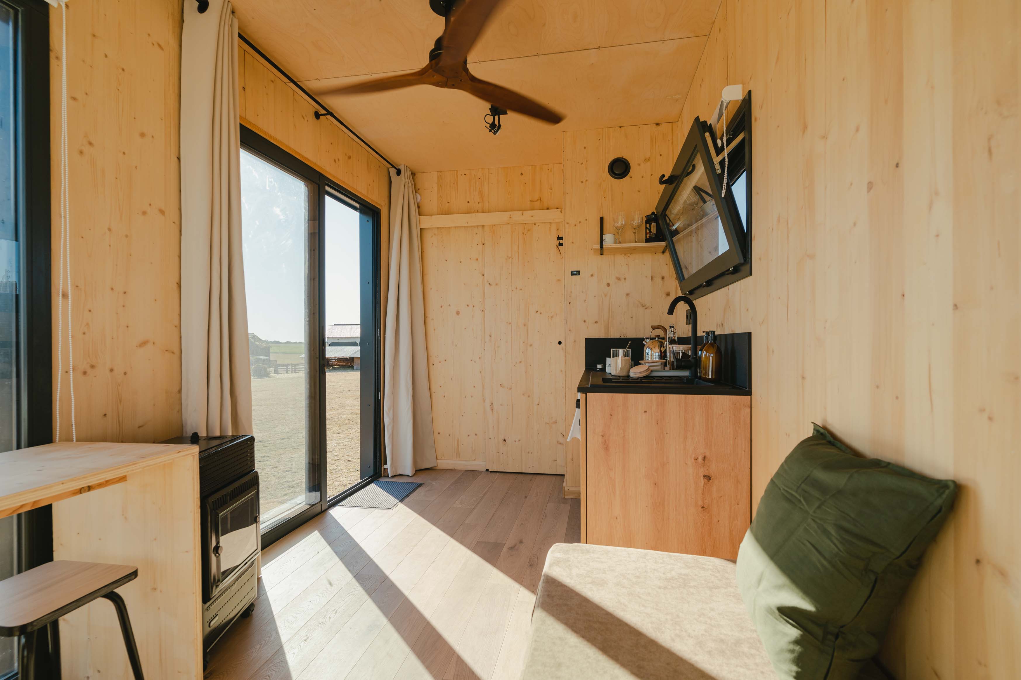 Tiny house moderne au cœur d'un verger en Lorraine à Rarécourt — salle de bain