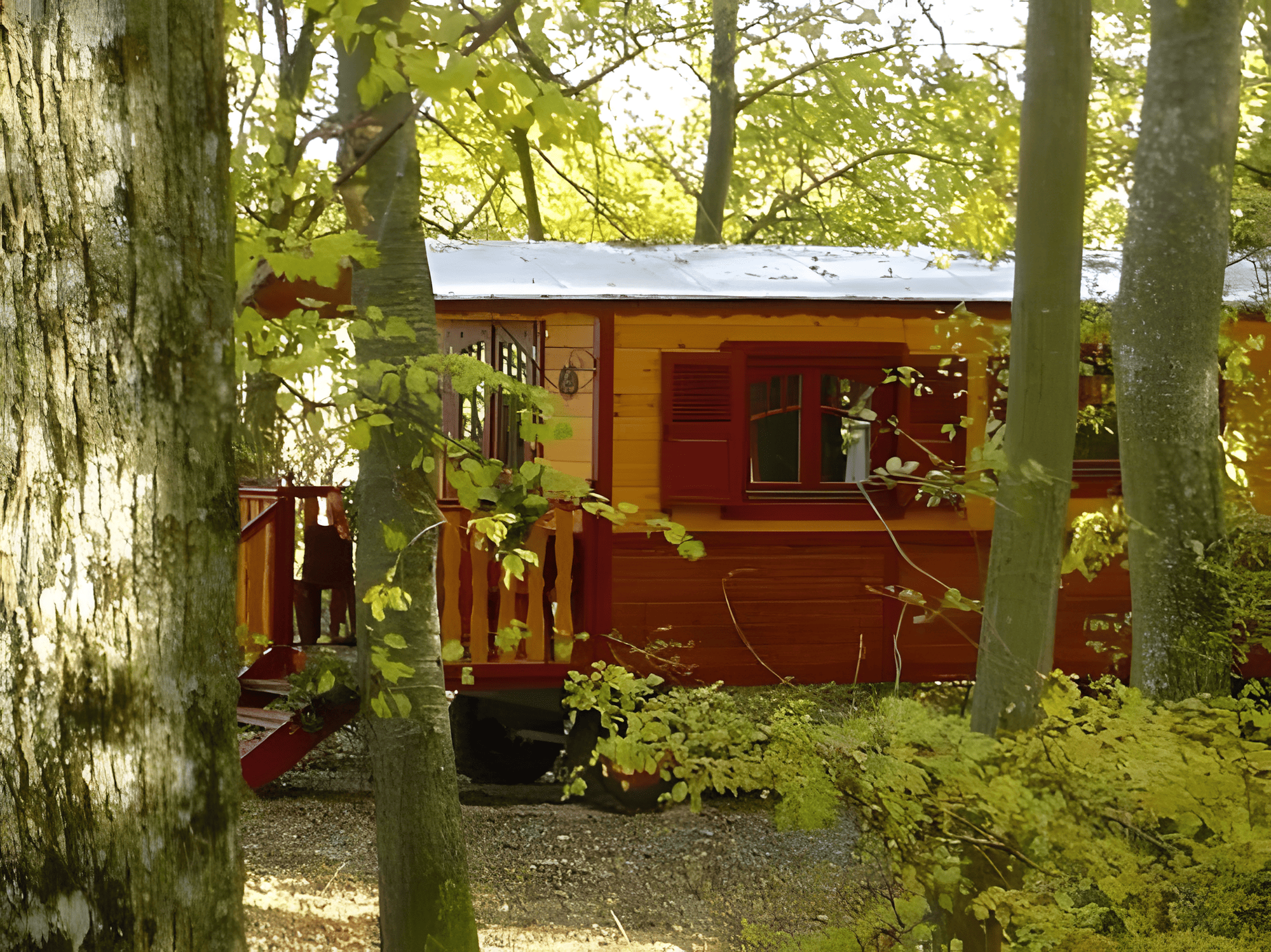 La Roulotte des Elfes — Séjour féérique avec spa à Marne à Sainte-Marie-du-Lac-Nuisement — chambre