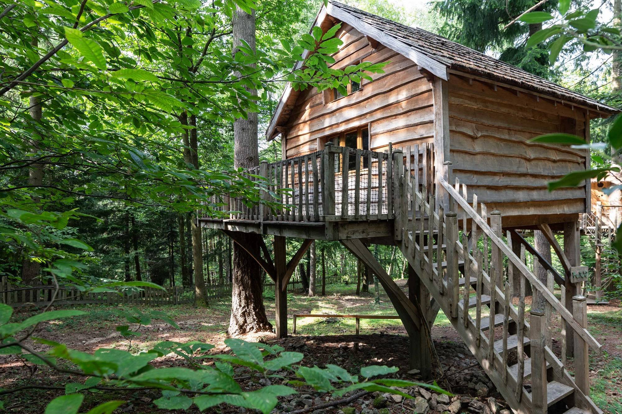 Cabane Ours : une expérience suspendue dans les arbres à Saint-Julien-Labrousse — salle de bain