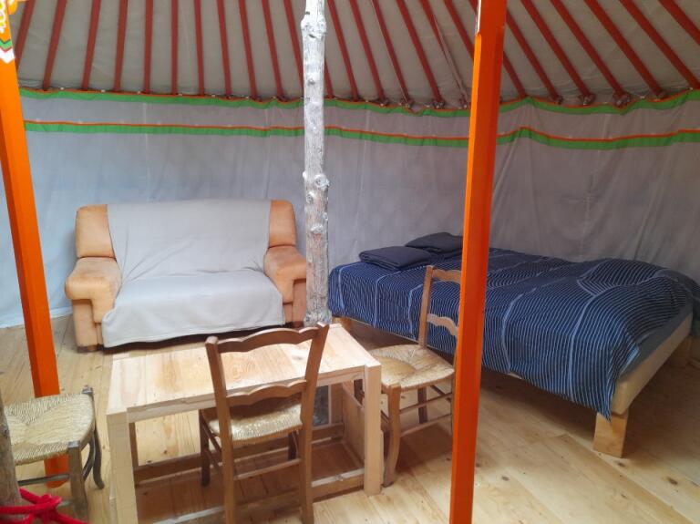 Séjournez dans une yourte au cœur de la Franche-Comté à Rochejean — espace de vie