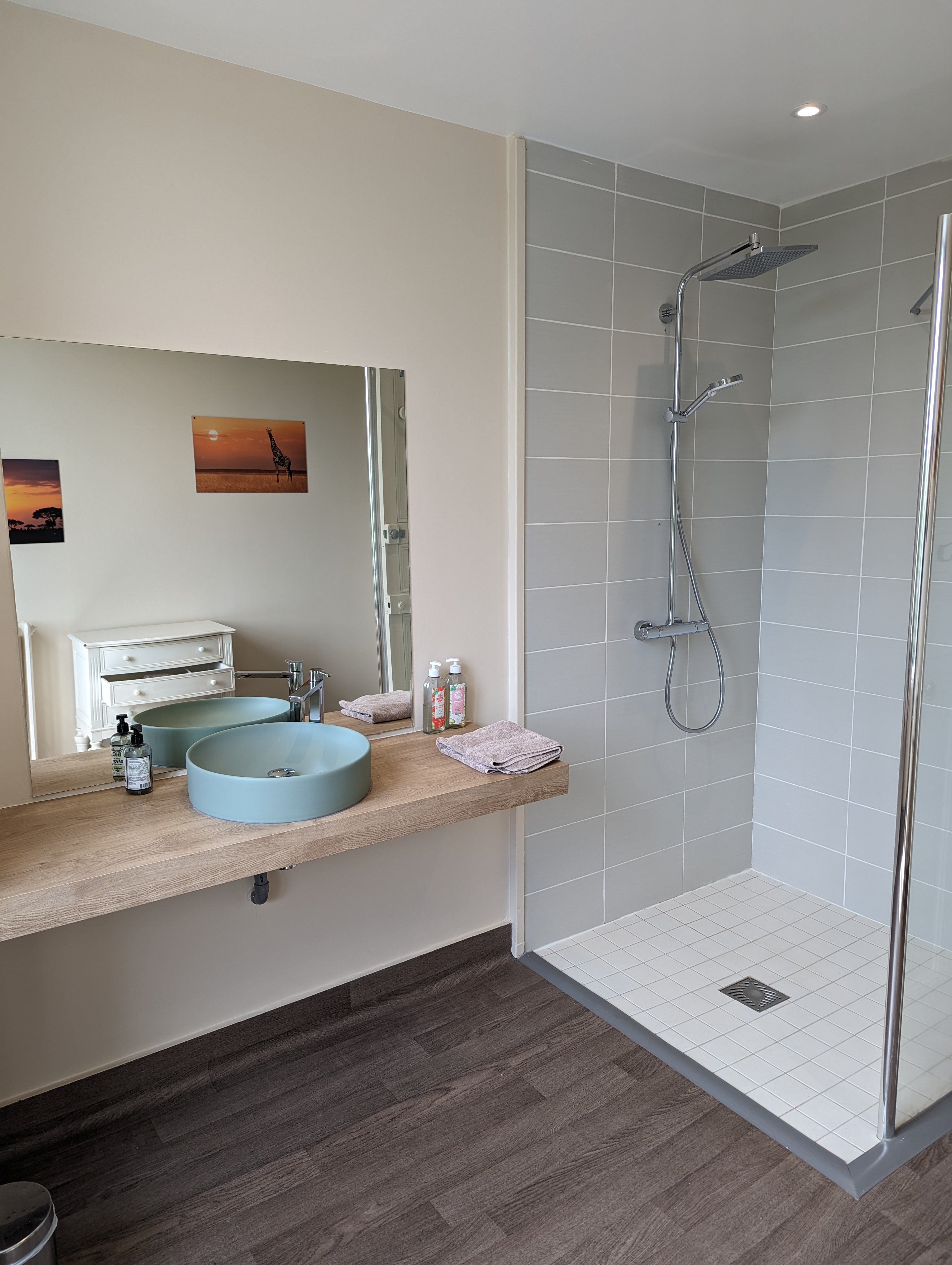 Chambre "Rêve de Girafe" — Séjour unique avec spa à Puy-de-Dôme à Clermont-Ferrand — salle de bain