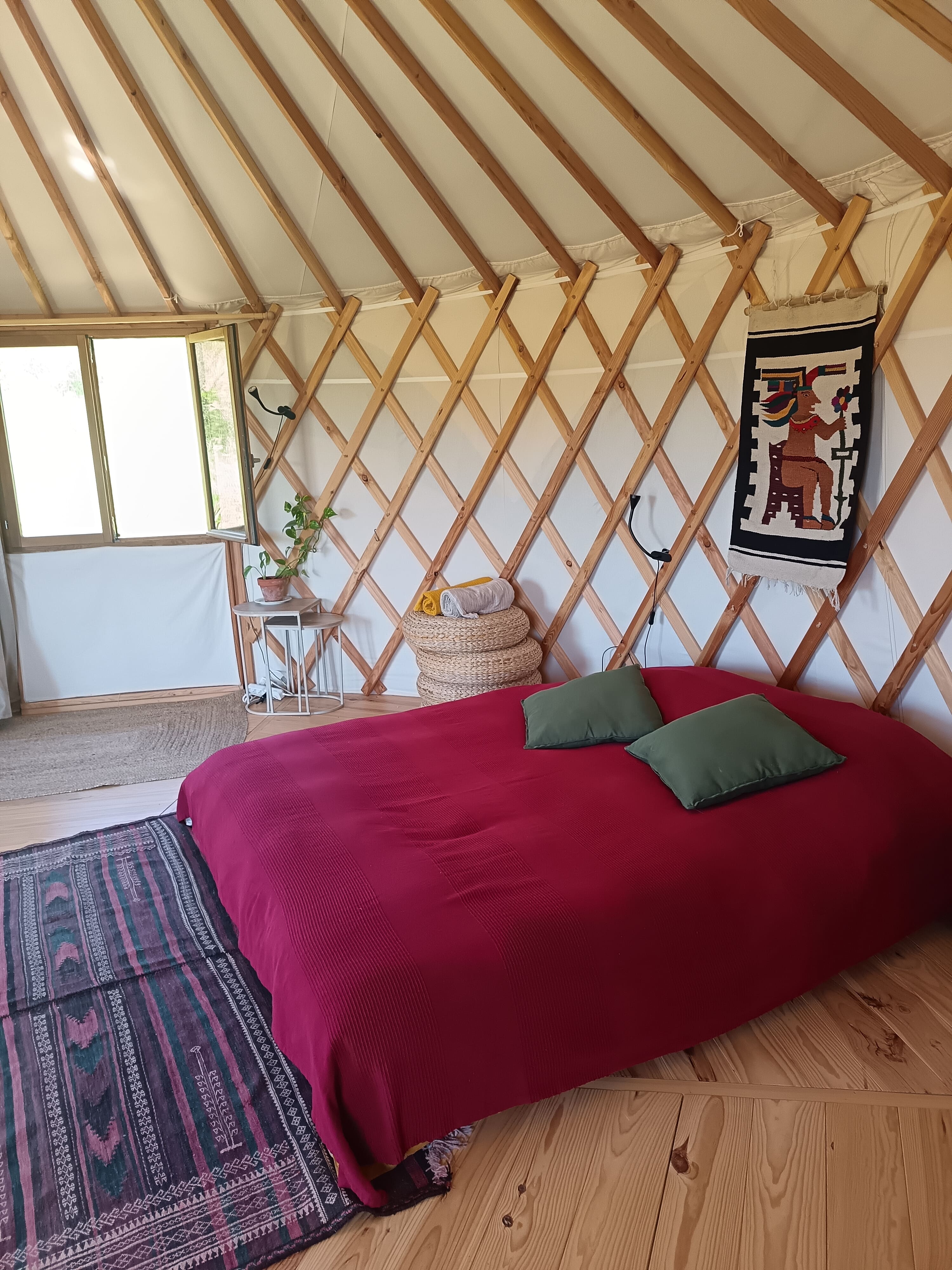 Yourte à la ferme des bréguières — Séjour avec vue panoramique à St Martin dans le Var à Saint-Martin-de-Pallières — détail architectural