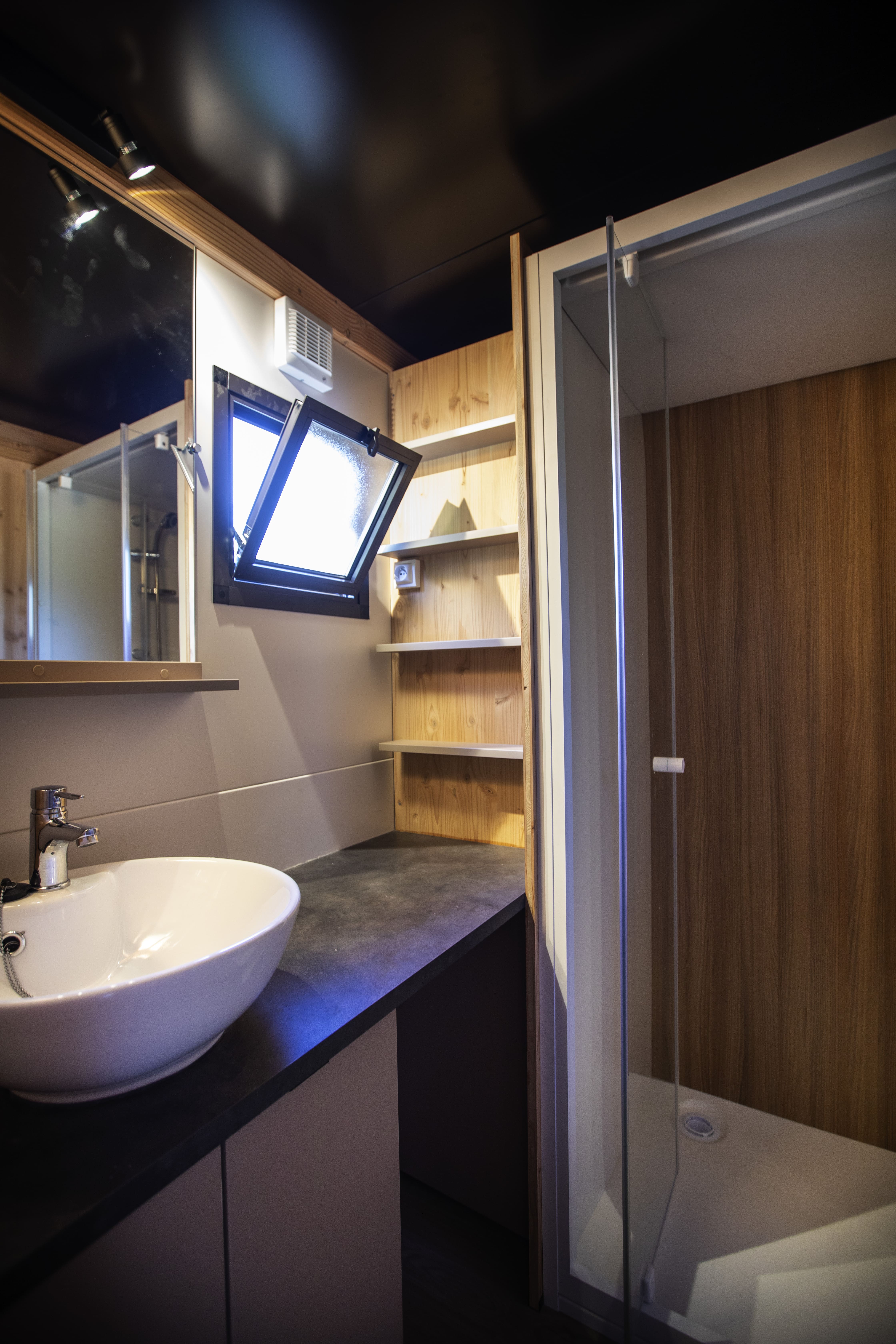 Chalet Evasion Vista — Cabane avec spa à Cordes sur Ciel à Saint-Genis-Les-Ollières — cuisine