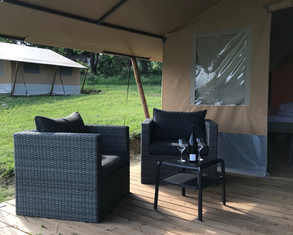 Tente safari — Séjour en pleine nature avec spa à Rhône à Sarcey — chambre