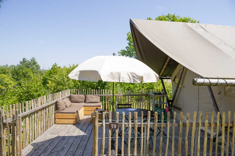 Tente Trappeur II : une expérience immersive en pleine nature à Dieulefit — chambre