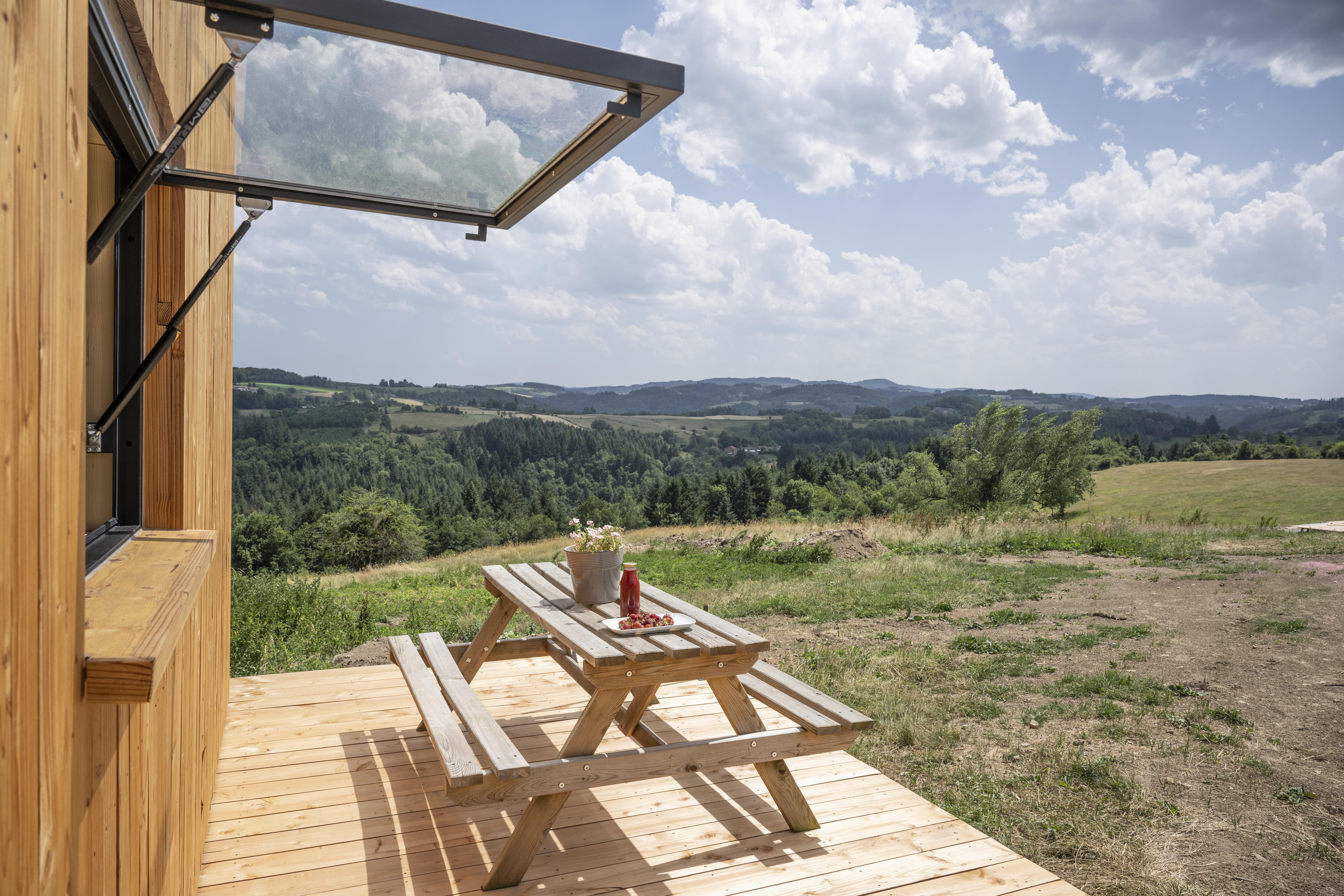 PATiny Lodge — Tiny House avec vue imprenable à Puy-de-Dôme à Clermont-Ferrand — espace de vie