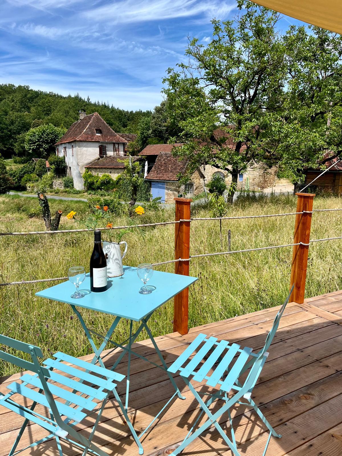 Tente Châtaigne : une expérience immersive en pleine nature à Astaillac — espace de vie