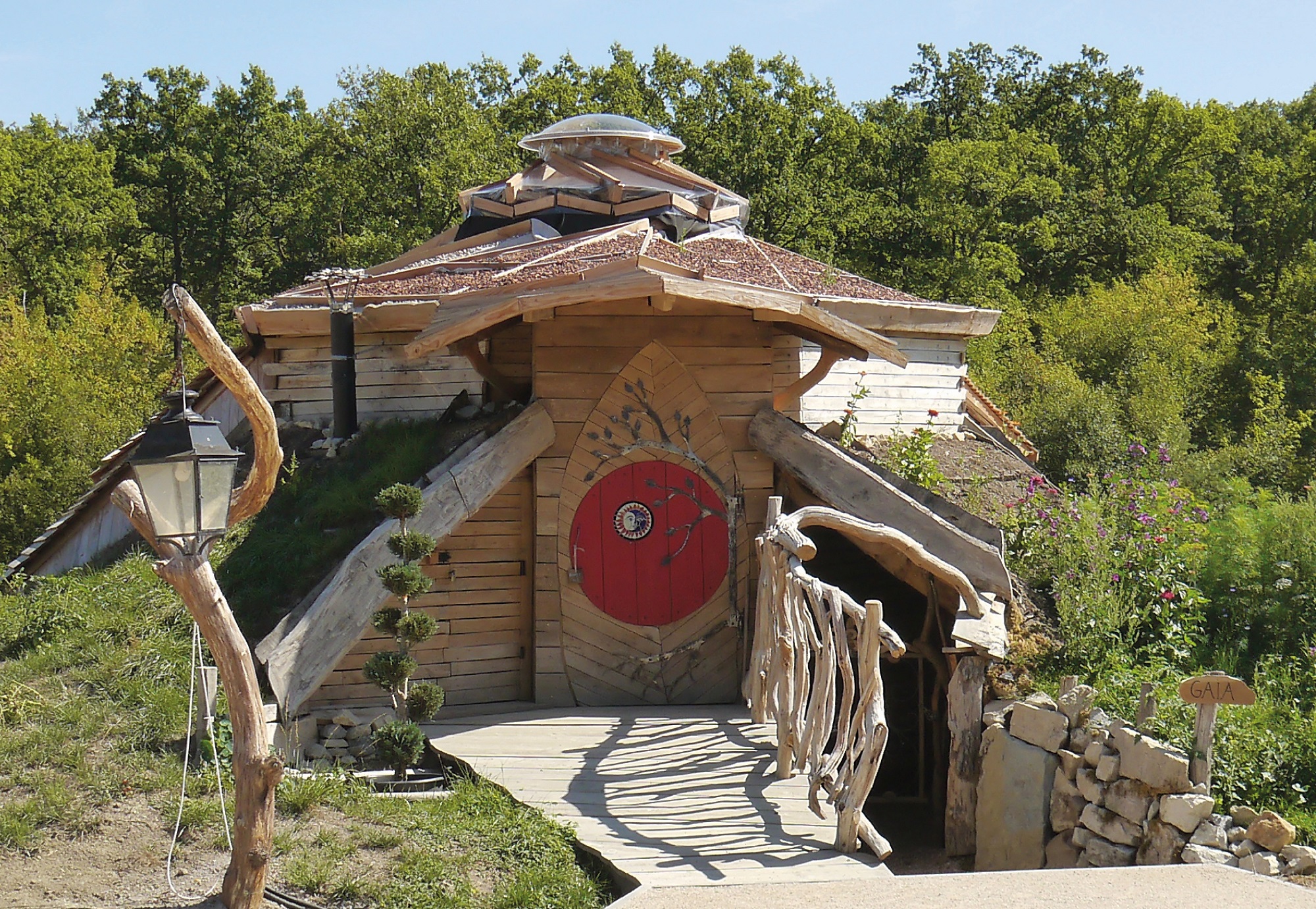 Gaia : une cabane végétalisée au cœur de la Lorraine
