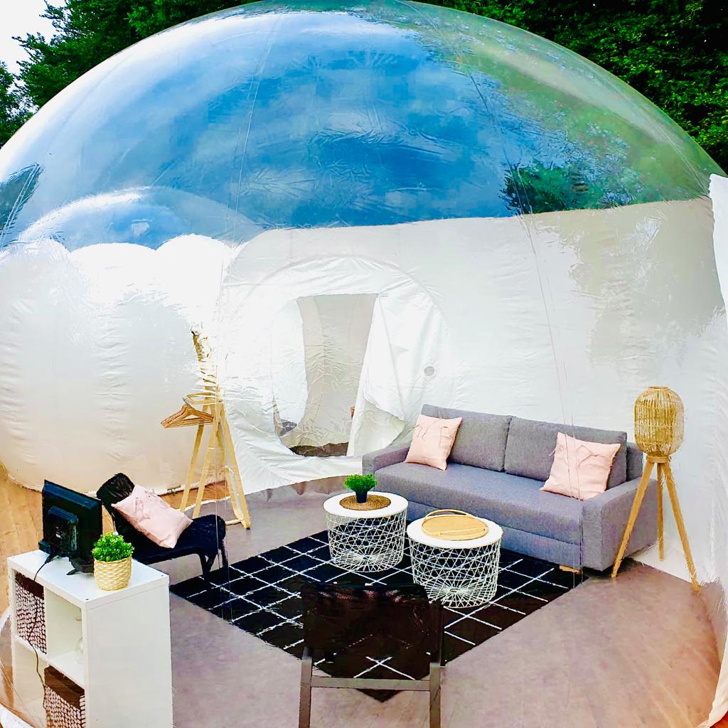 Bulle spa transparente : une nuit sous les étoiles en Normandie à Saint-Sever-Calvados — espace de vie