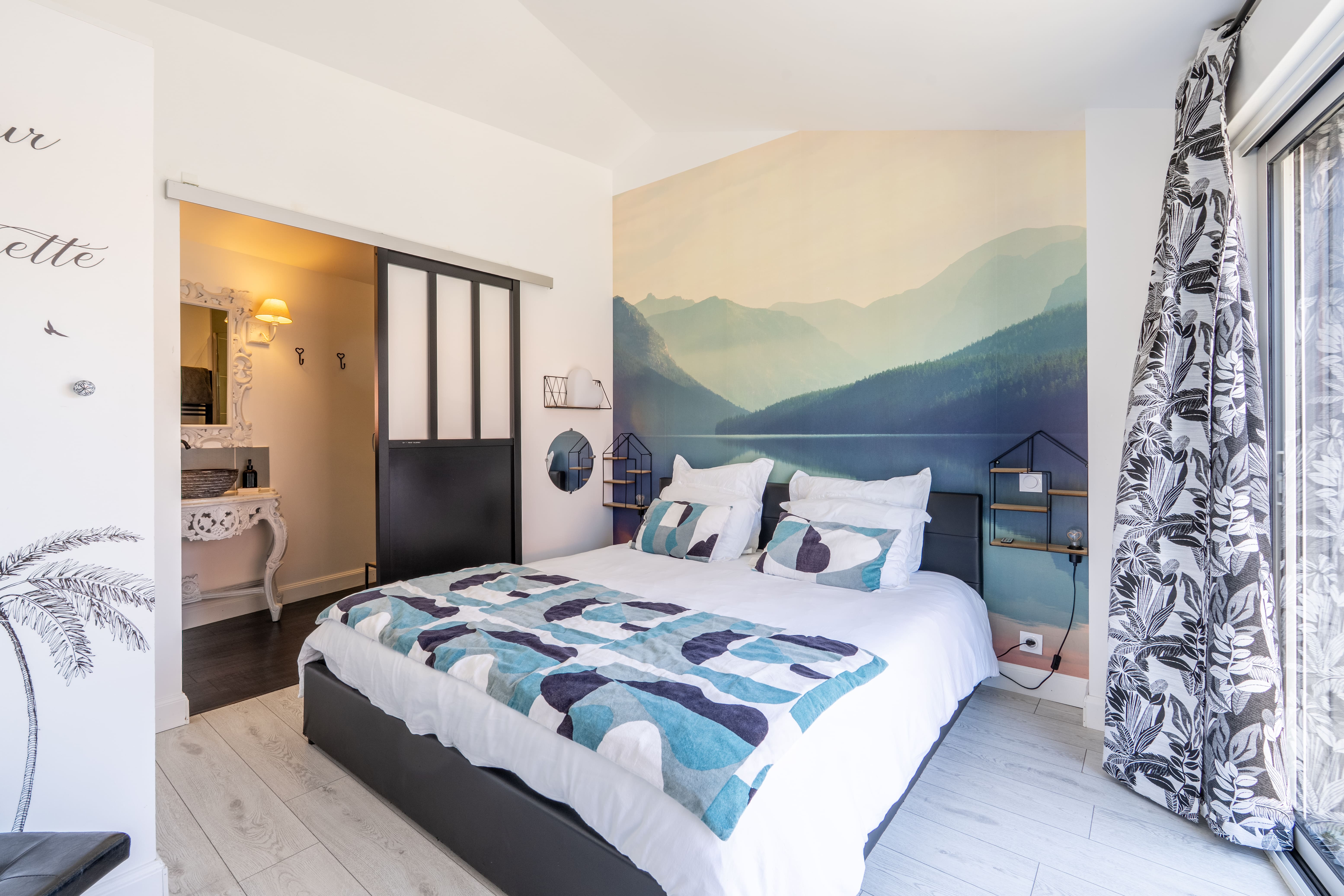 Évasion sensorielle au Love Home & Balnéo à Bois De Céné — chambre