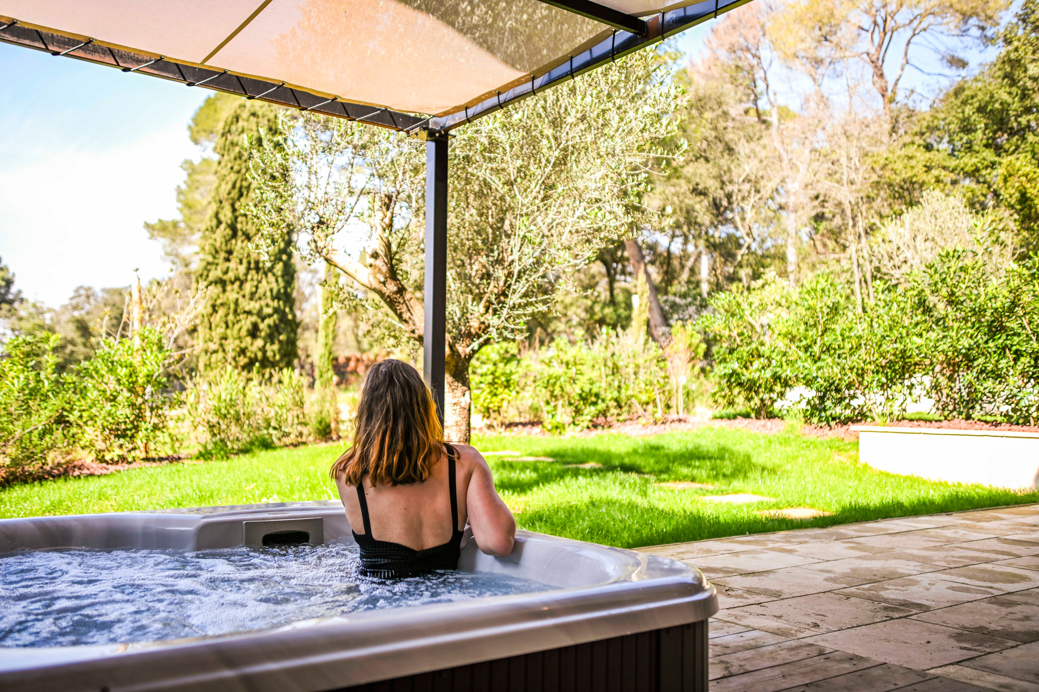 Le Jardin du Château : un gîte 5 étoiles avec spa à Pezenas — vue intérieure