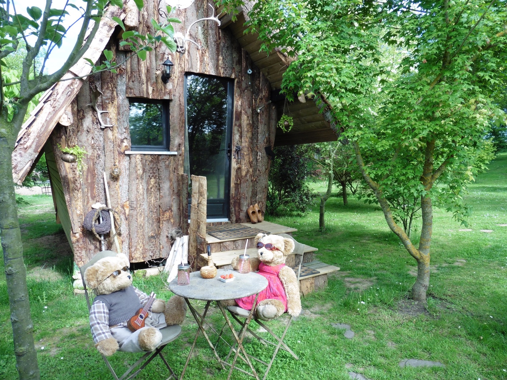 La Fée Oursinest : une cabane enchantée en Picardie à Essuiles — vue intérieure