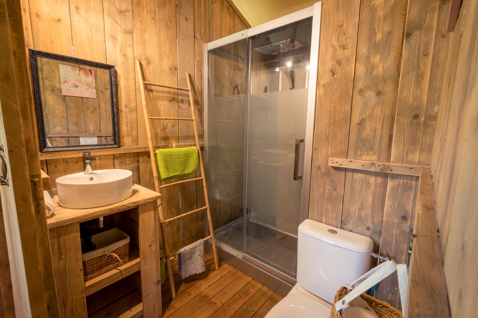 Tente Lodge la Briande : une immersion en pleine nature à Saires — environnement naturel