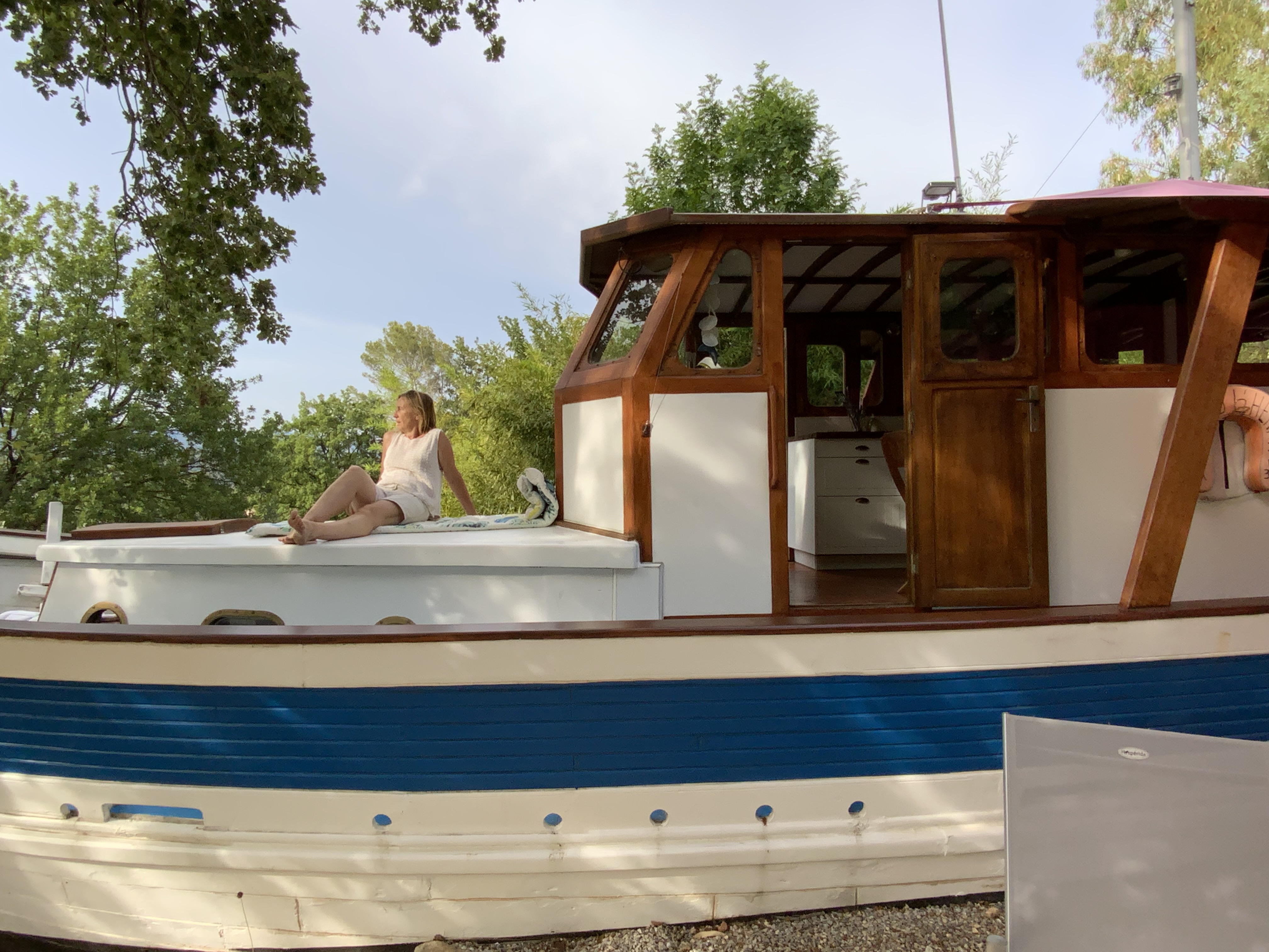 Vivez l'expérience unique du bateau Gérard L'Hermite en Provence à Figanières — cuisine