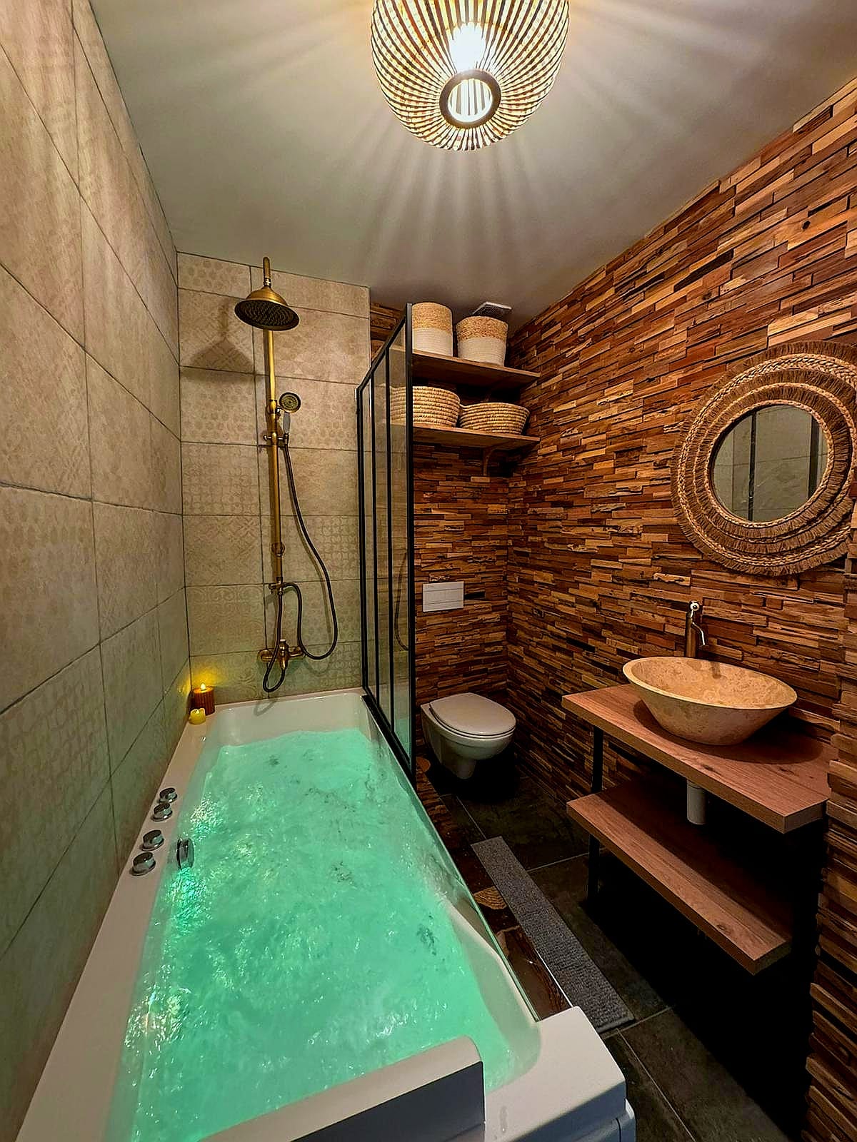 Évasion Sauvage et Luxe — Chambre à thème avec spa à Amiens à Amiens — vue intérieure