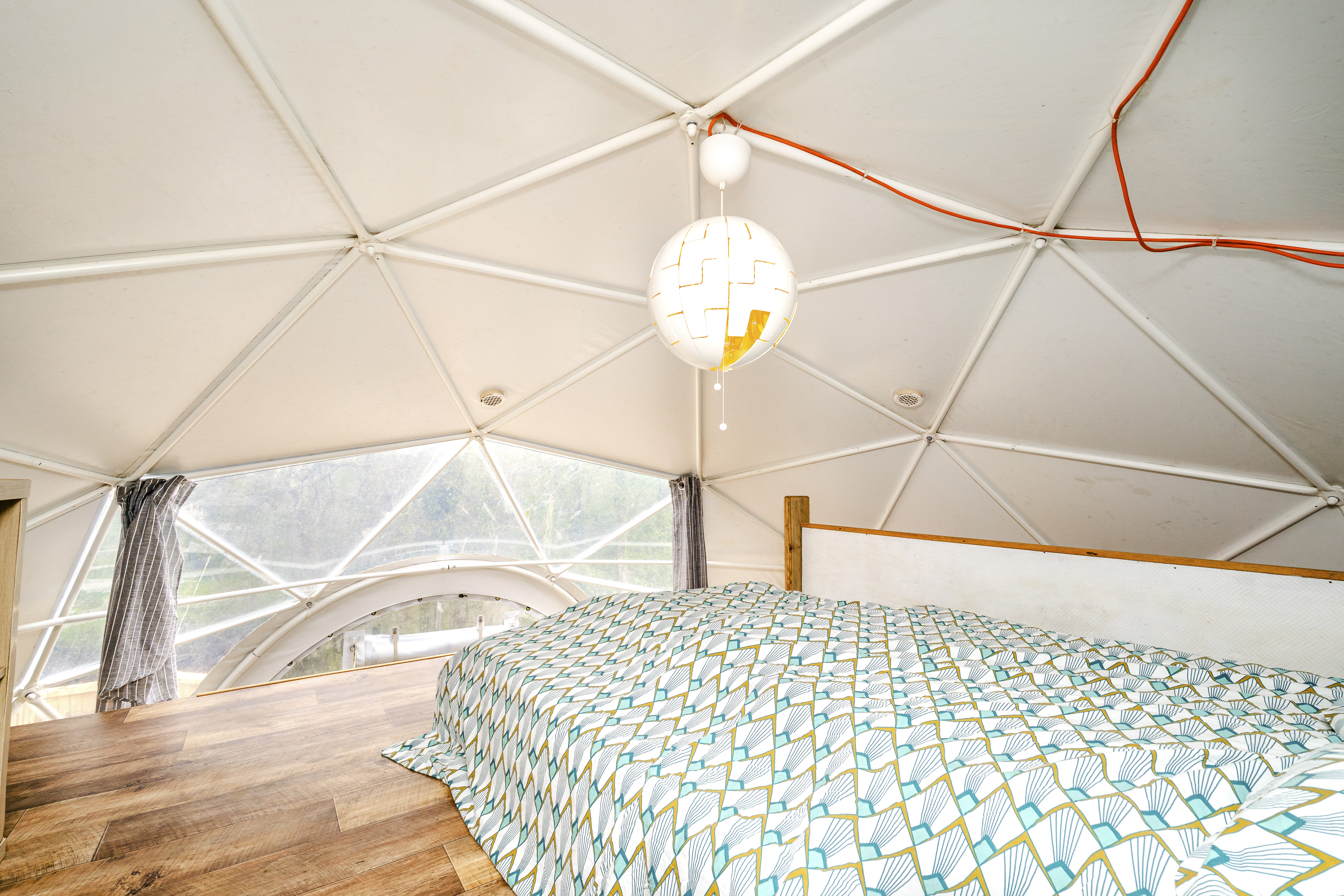 Dôme avec vue sur la rivière et spa en Bretagne à Huelgoat — chambre